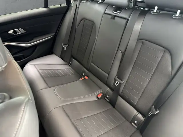 BMW 3 Series view 13