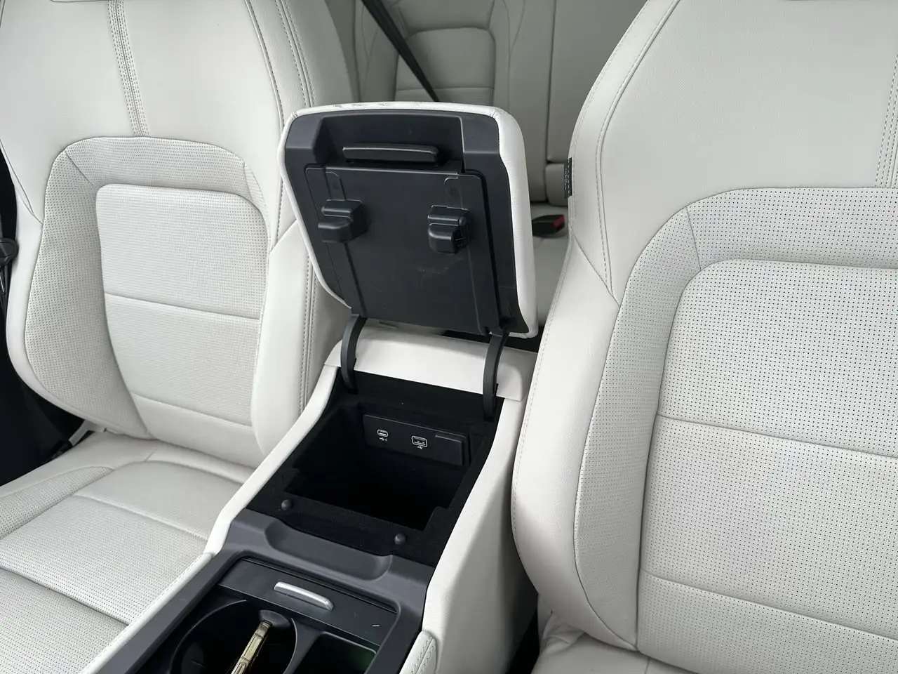 Jaguar F-Pace снимка Jaguar F-Pace