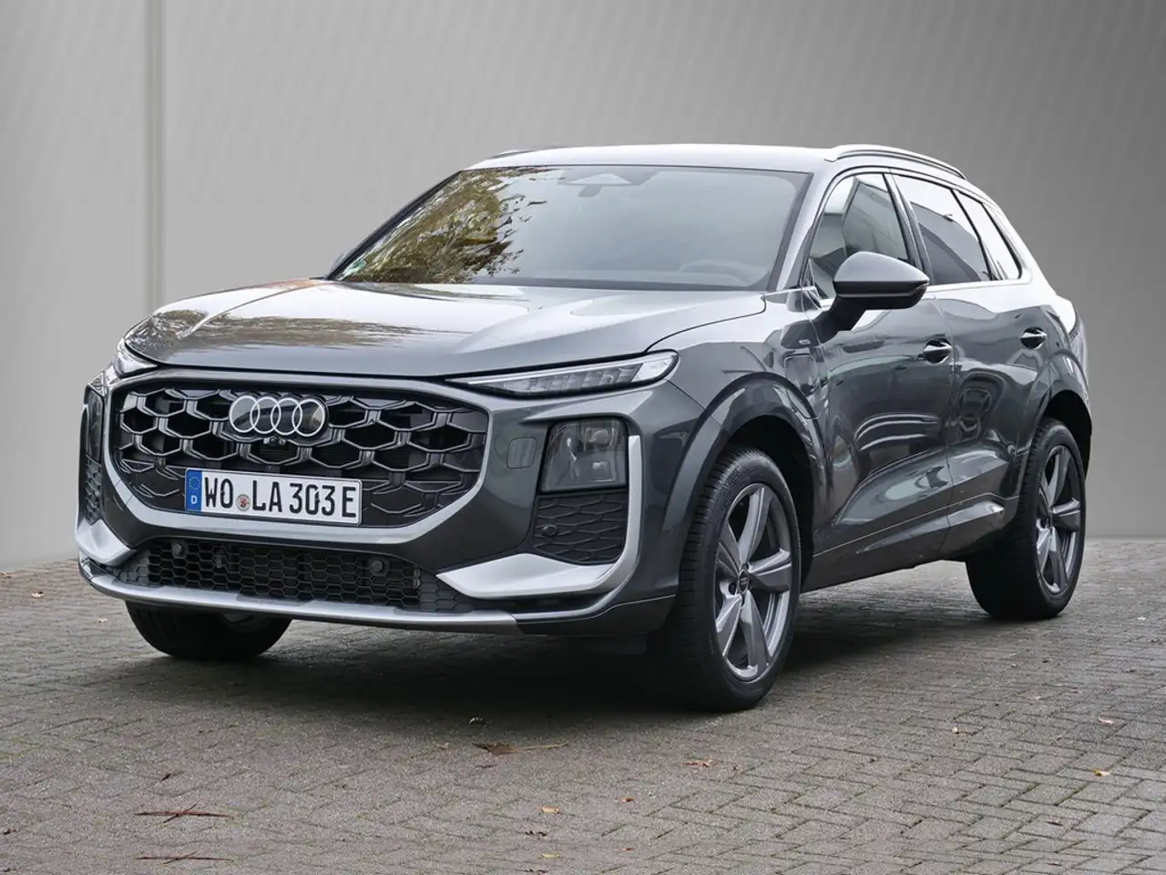 Audi Q3 SUV e-Hybrid S tronic 200 kW / 272 PS 2