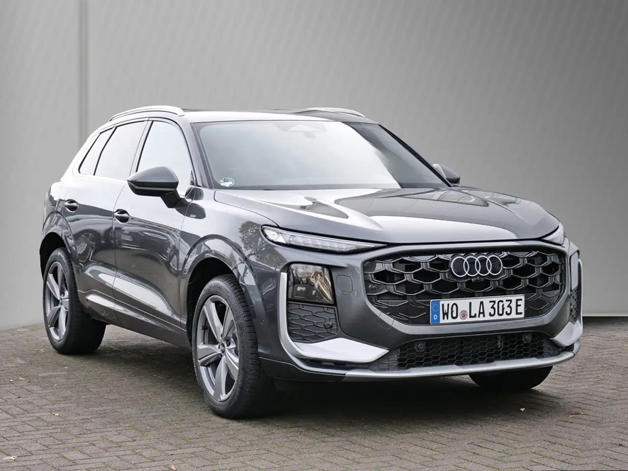 Audi Q3 SUV e-Hybrid S tronic 200 kW / 272 PS 3