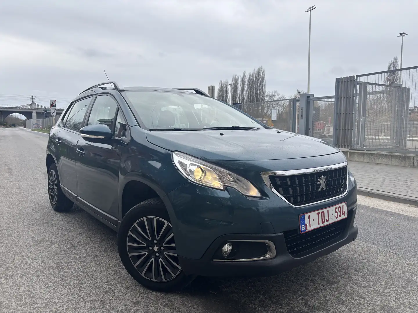 Peugeot 2008 1.2i PureTech Active - 1