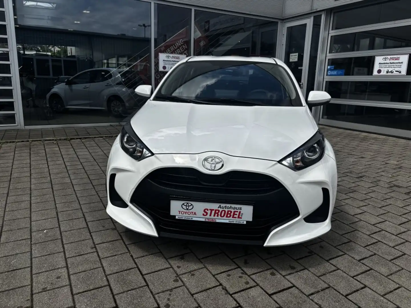 Toyota Yaris Hybrid 116 1.5 VVT-i Comfort (XPA1) Weiß - 2