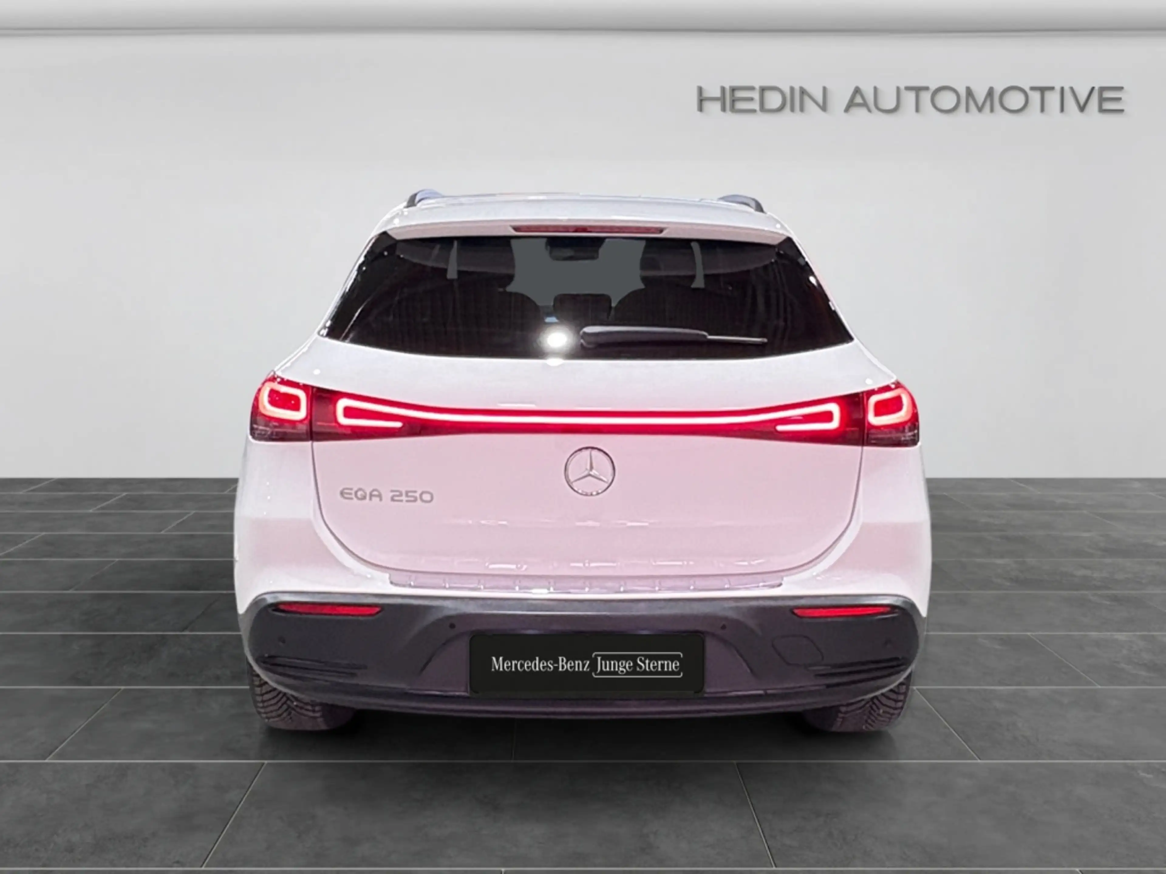 Mercedes-Benz EQA 250 — photo 5