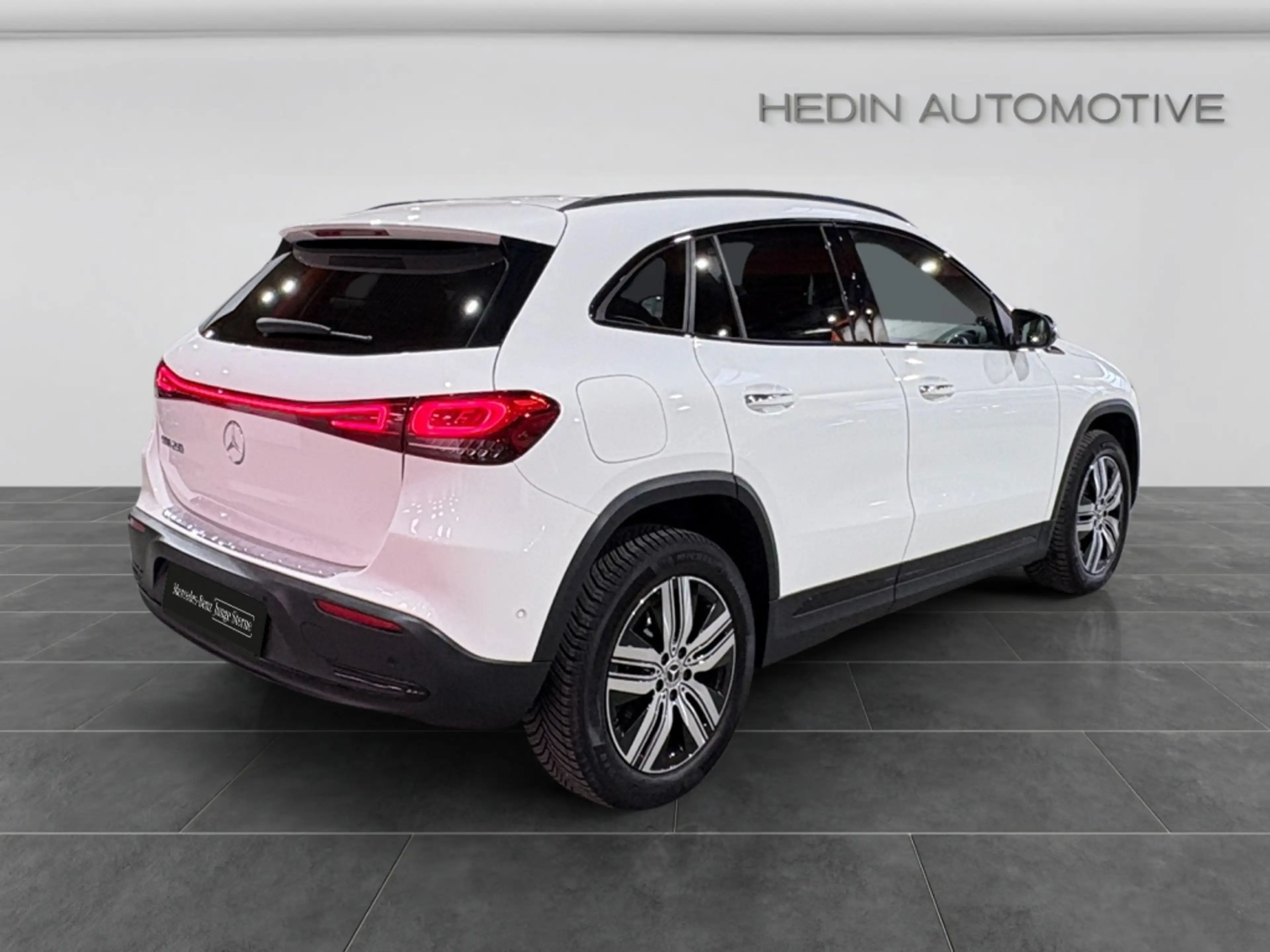 Mercedes-Benz EQA 250 — photo 6