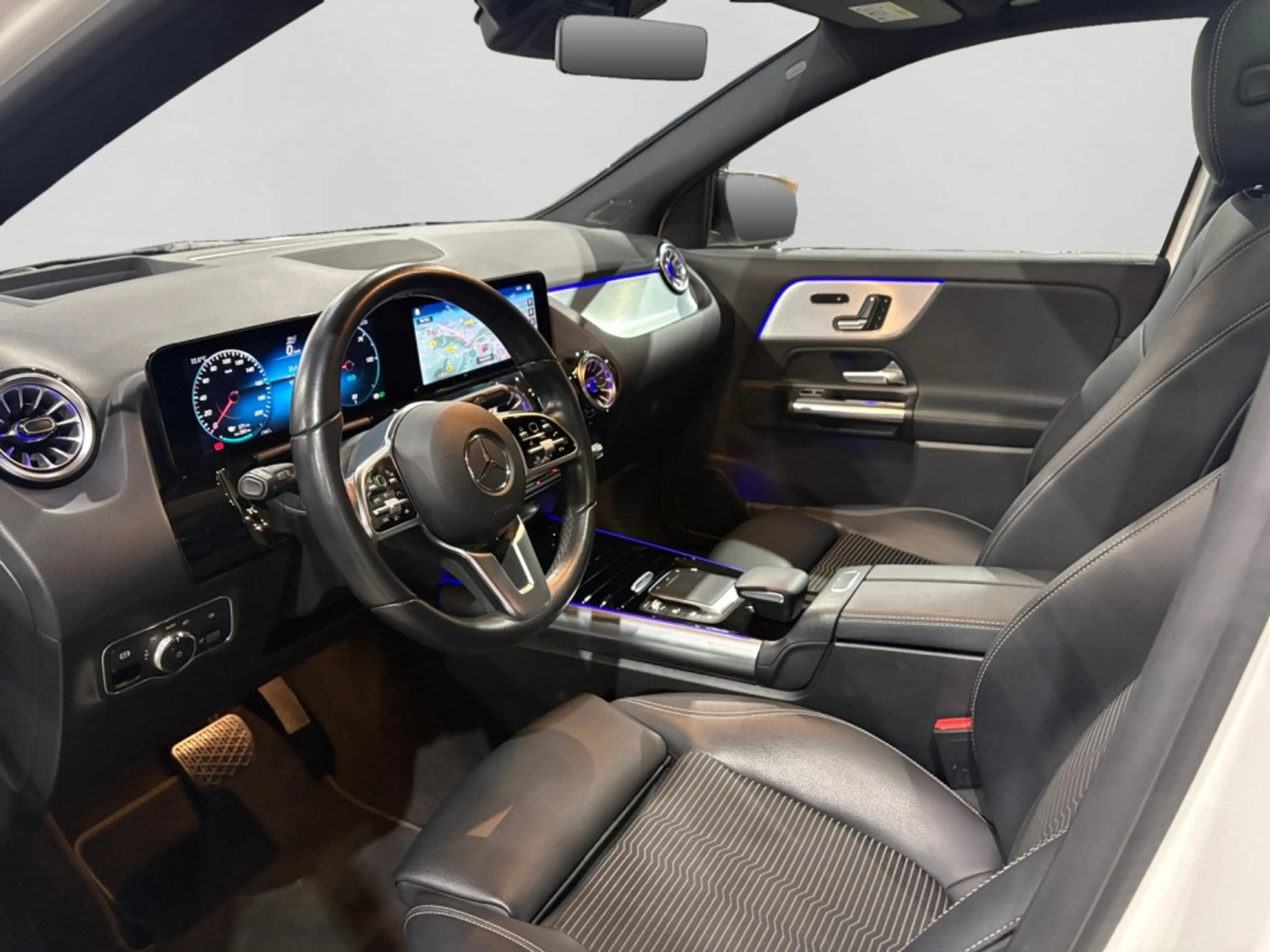Mercedes-Benz EQA 250 — photo 10