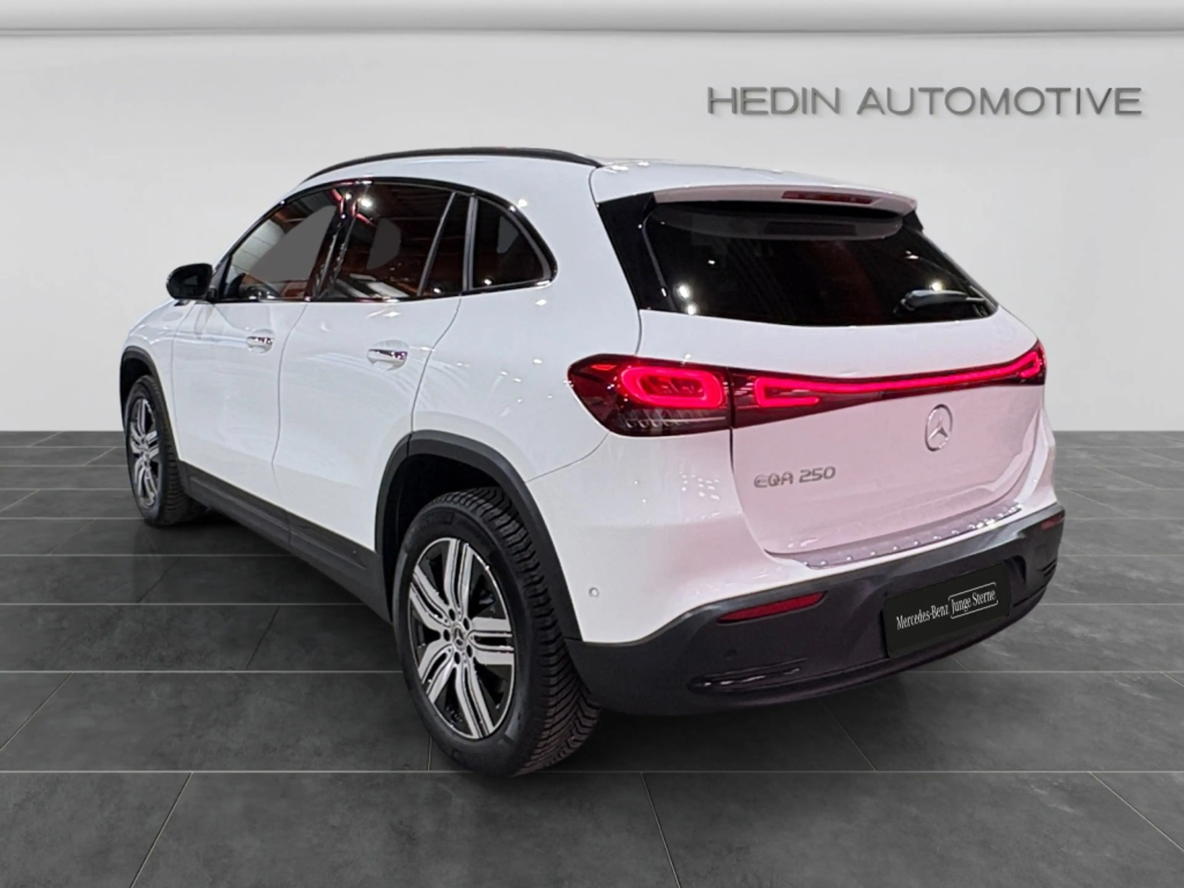 Mercedes-Benz EQA 250 — photo 4