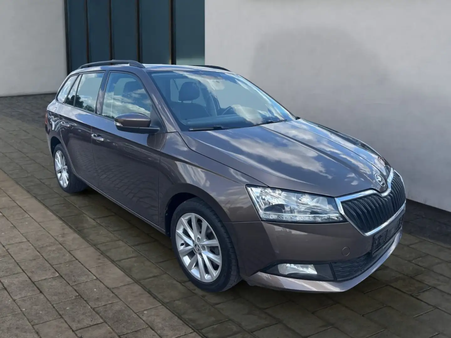 Skoda Fabia Combi DSG Ambition*ACC*BC*BT* Klima Einparkhilfe Braun - 1