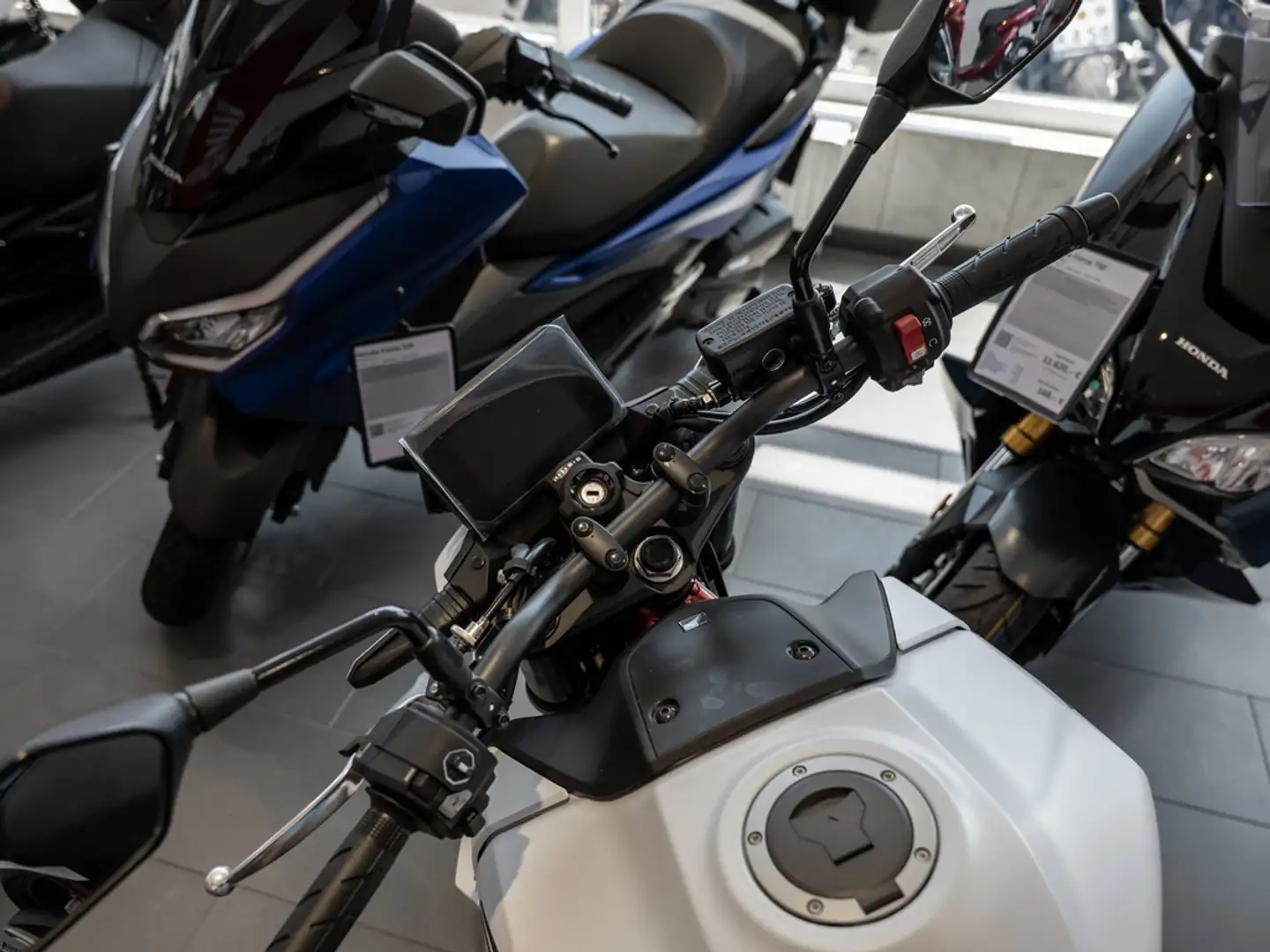 Honda CB 750 Hornet LED SCHEINWERFER Weiß - 2