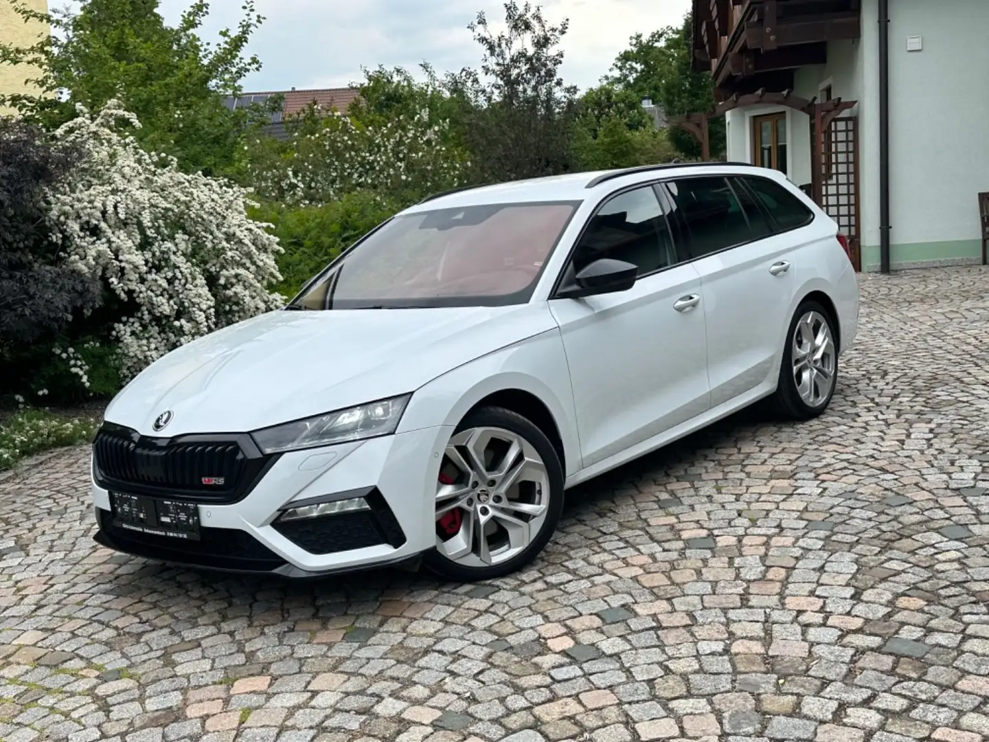 Skoda Octavia Combi RS DSG / Navi / HUD / ACC / DCC Weiß - 1