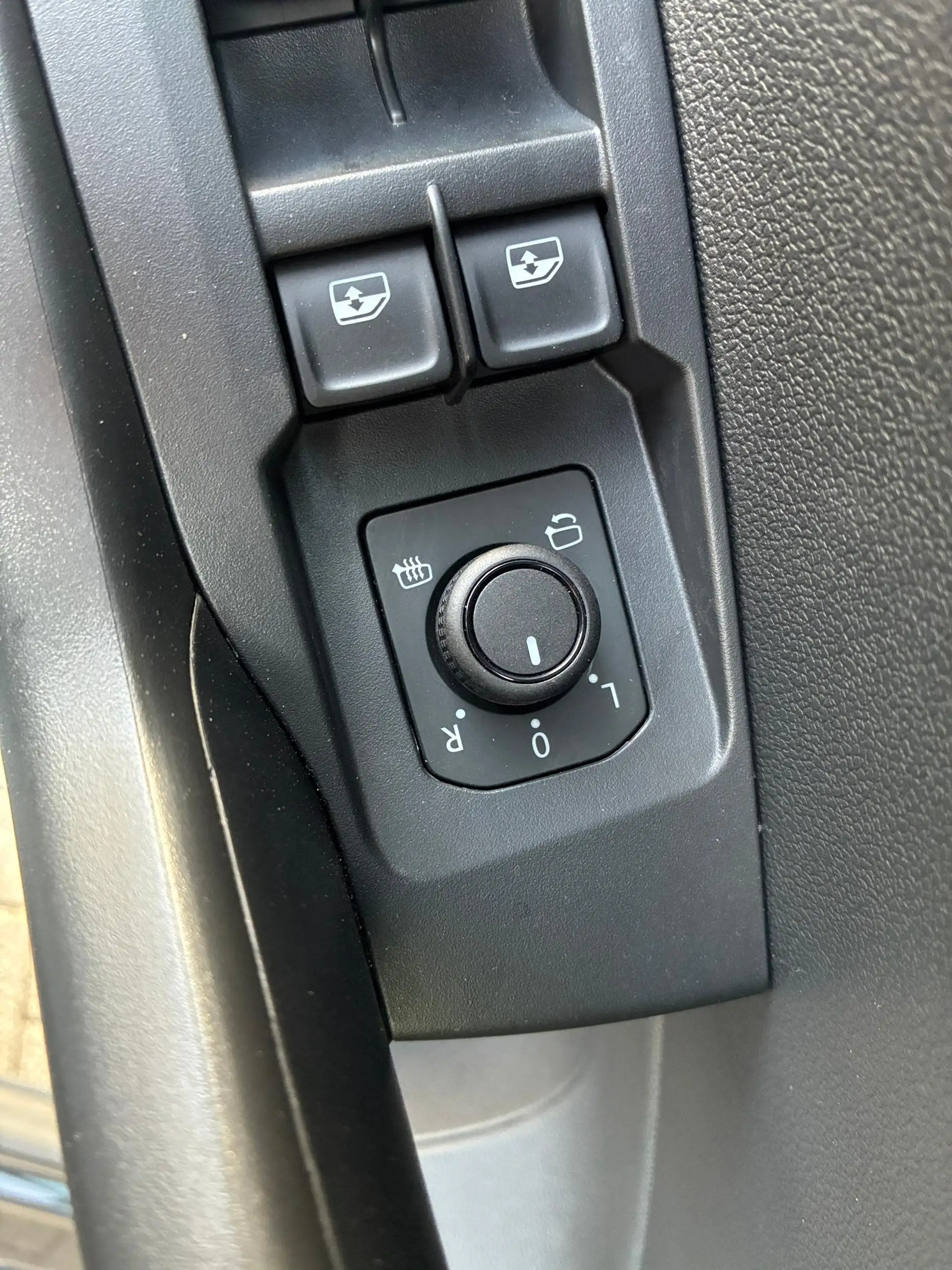 Volkswagen T-Cross 1.5 TSI DSG LIFE KAMERA SHZ LED APP-CONN — photo 9
