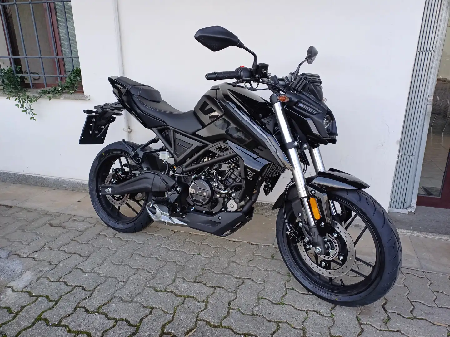 Voge Brivido VOGE BRIVIDO 125R BLACK Negru - 2