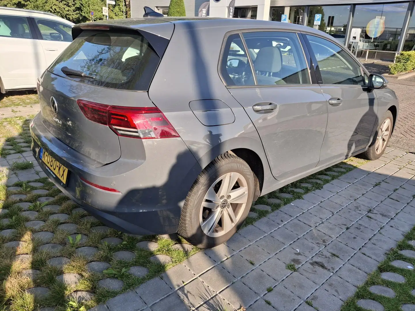 Volkswagen Golf 1.0 TSI Life Grijs - 2