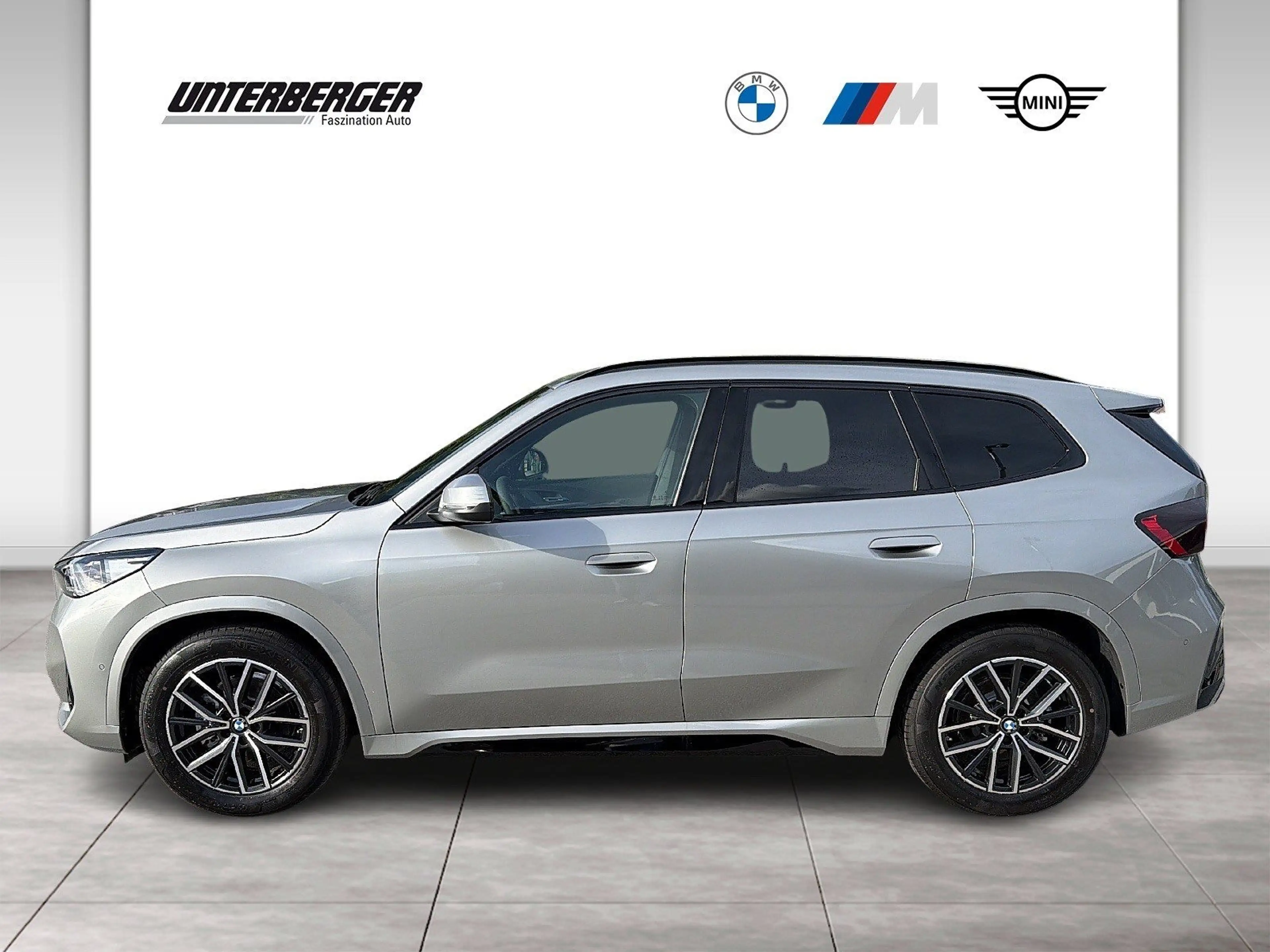 BMW iX1 eDrive20 M Sportpaket | Premium Paket — photo 3