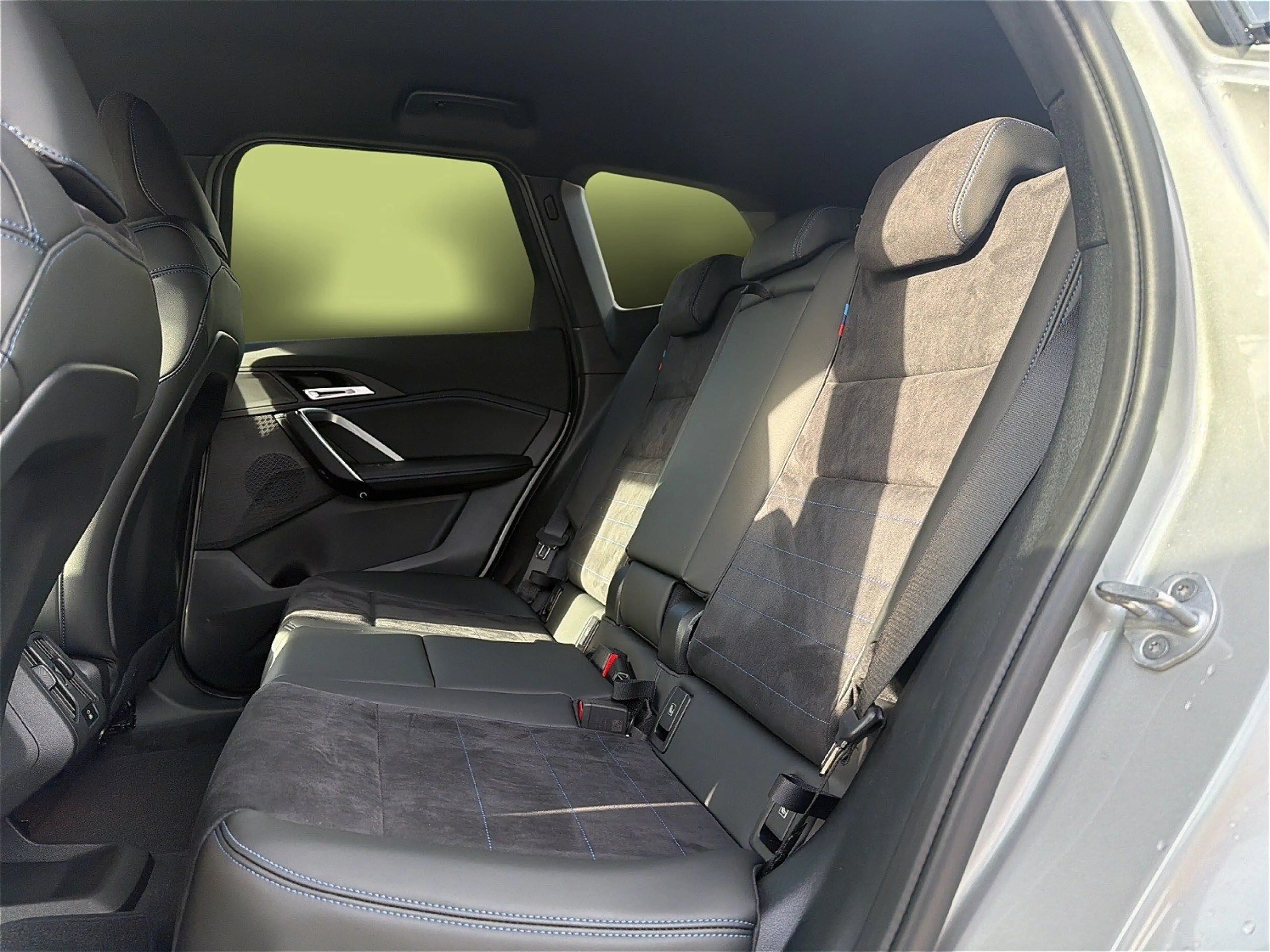 BMW iX1 eDrive20 M Sportpaket | Premium Paket — photo 11