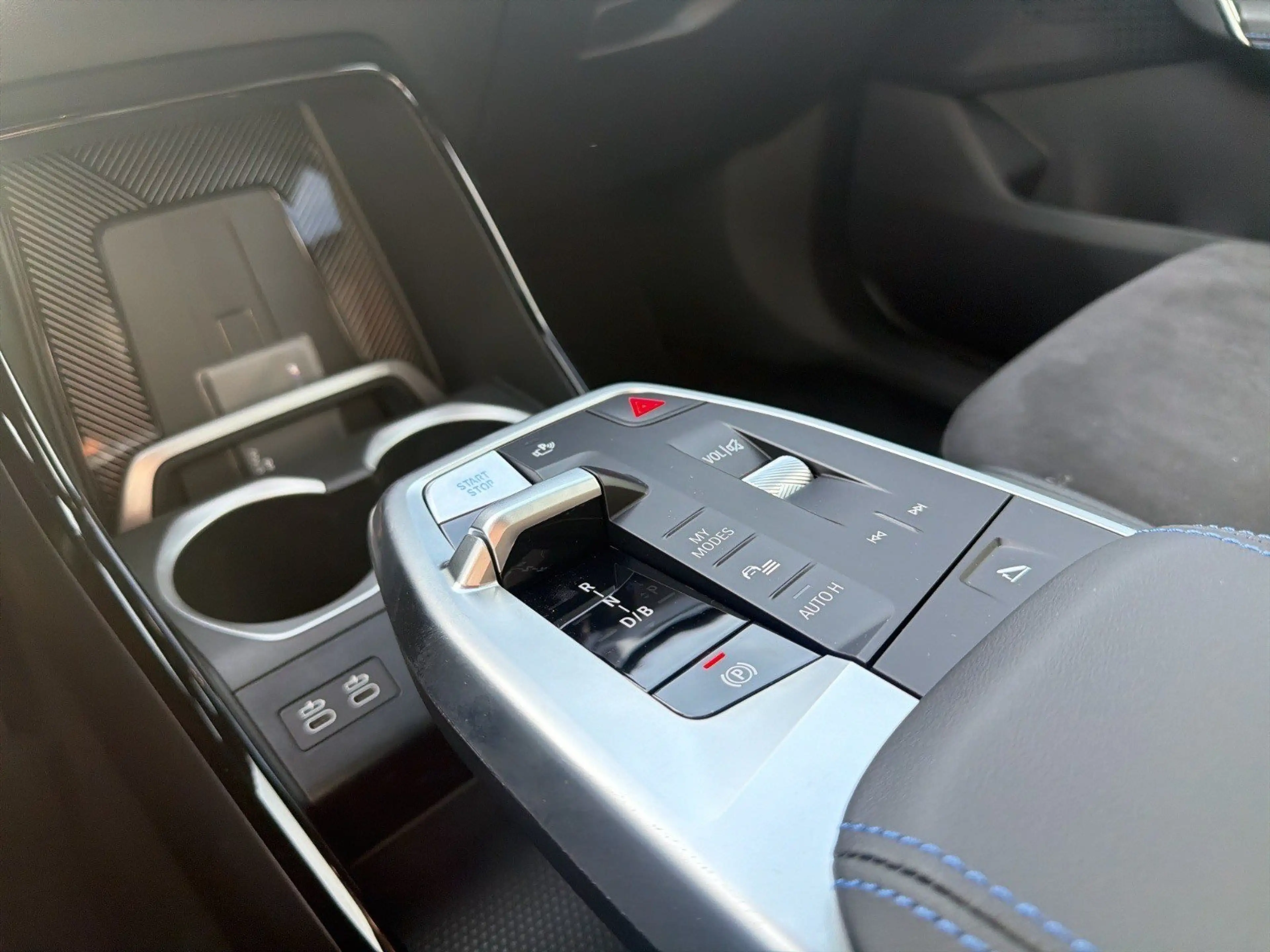 BMW iX1 eDrive20 M Sportpaket | Premium Paket — photo 13