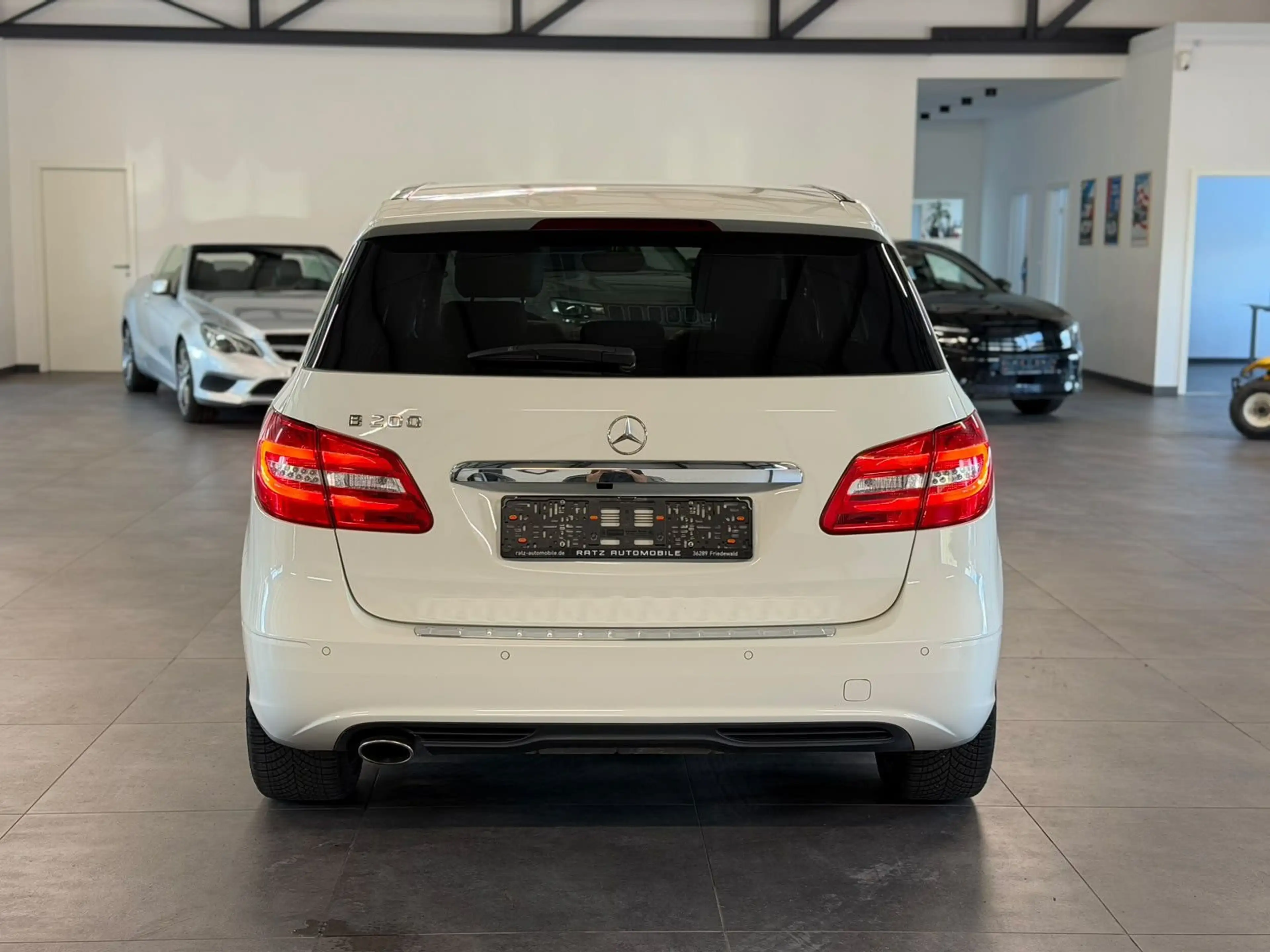 Mercedes-Benz B 200 Edition BI-XEN+NAVI+PANO+LEDER+KAM+SHZ+AHK — photo 8