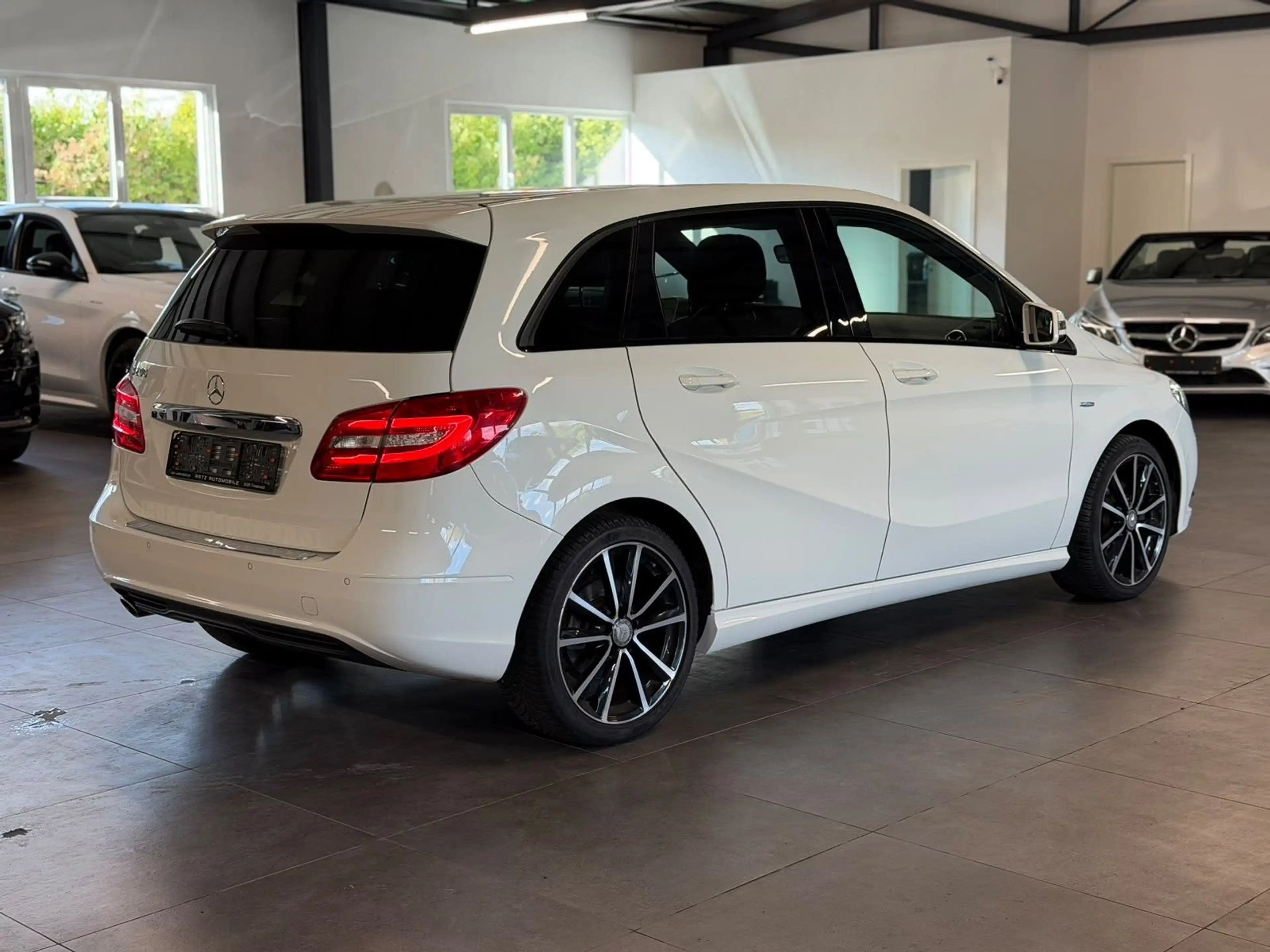 Mercedes-Benz B 200 Edition BI-XEN+NAVI+PANO+LEDER+KAM+SHZ+AHK — photo 10
