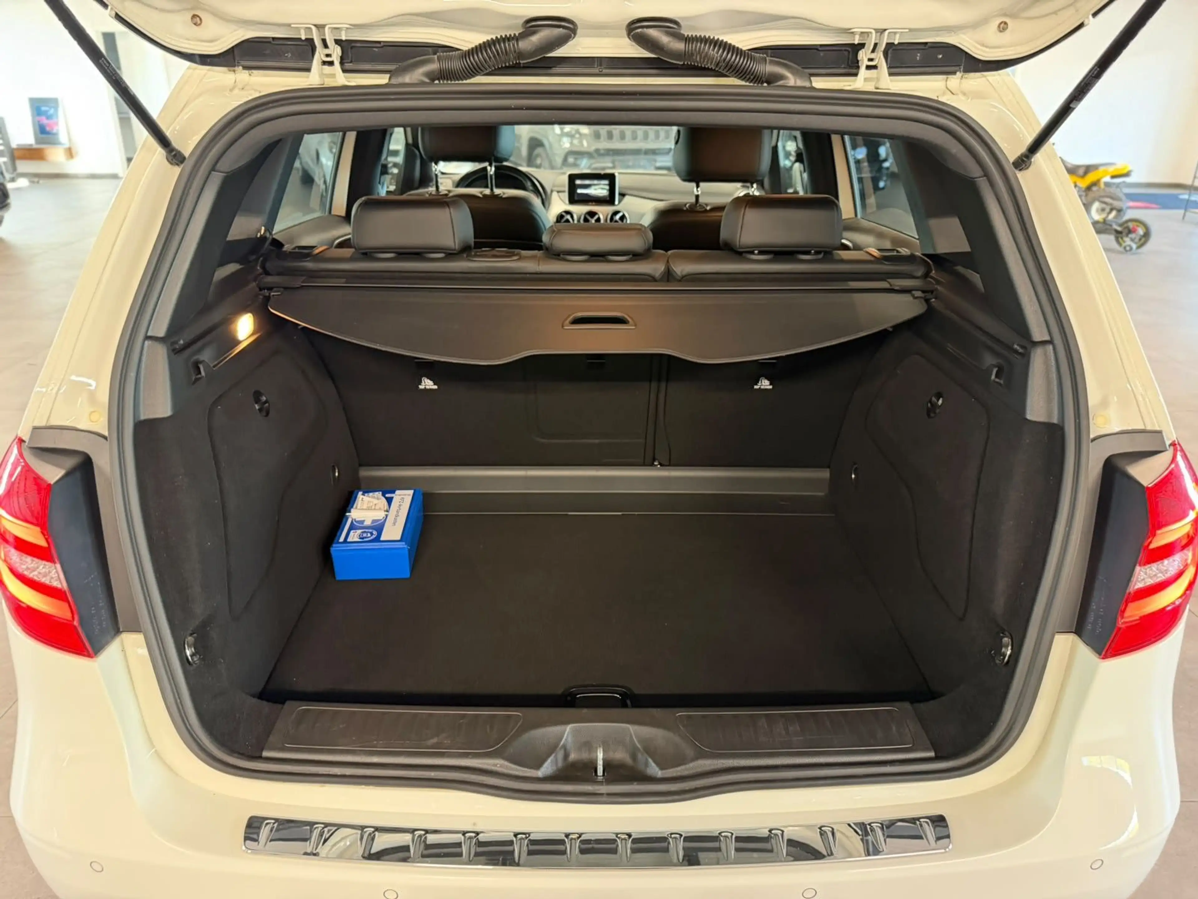 Mercedes-Benz B 200 Edition BI-XEN+NAVI+PANO+LEDER+KAM+SHZ+AHK — photo 9