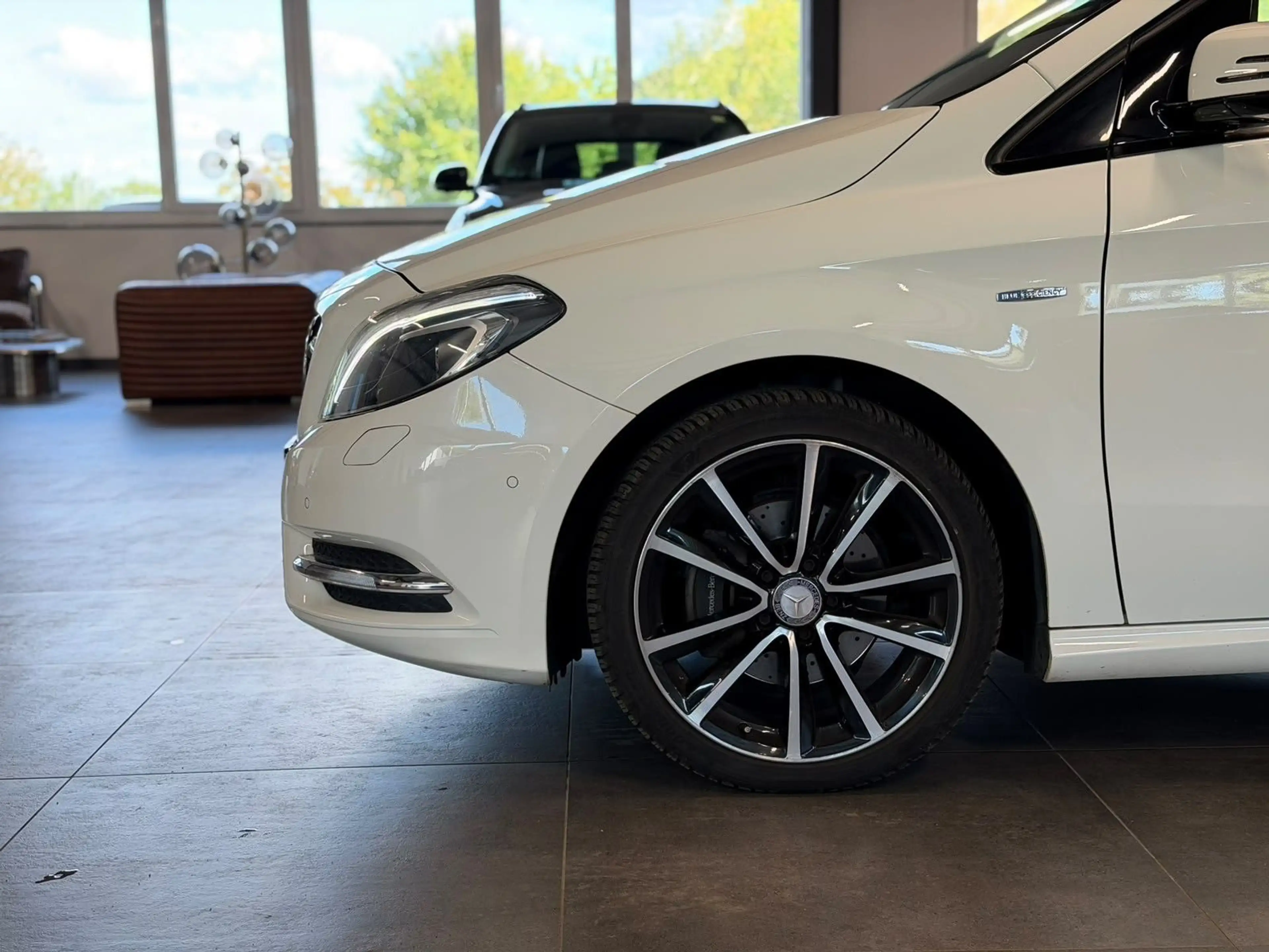 Mercedes-Benz B 200 Edition BI-XEN+NAVI+PANO+LEDER+KAM+SHZ+AHK — photo 5