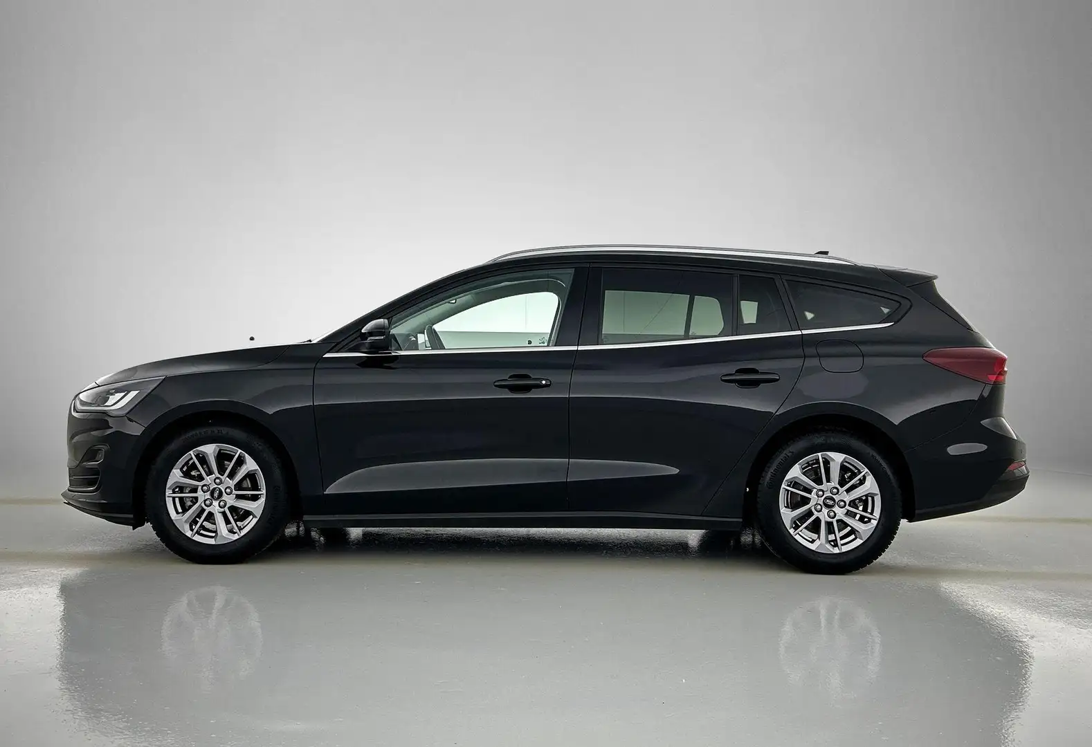 Ford Focus Wagon 1.0 EcoBoost Hybrid Titanium Navigatie | LMV Zwart - 2