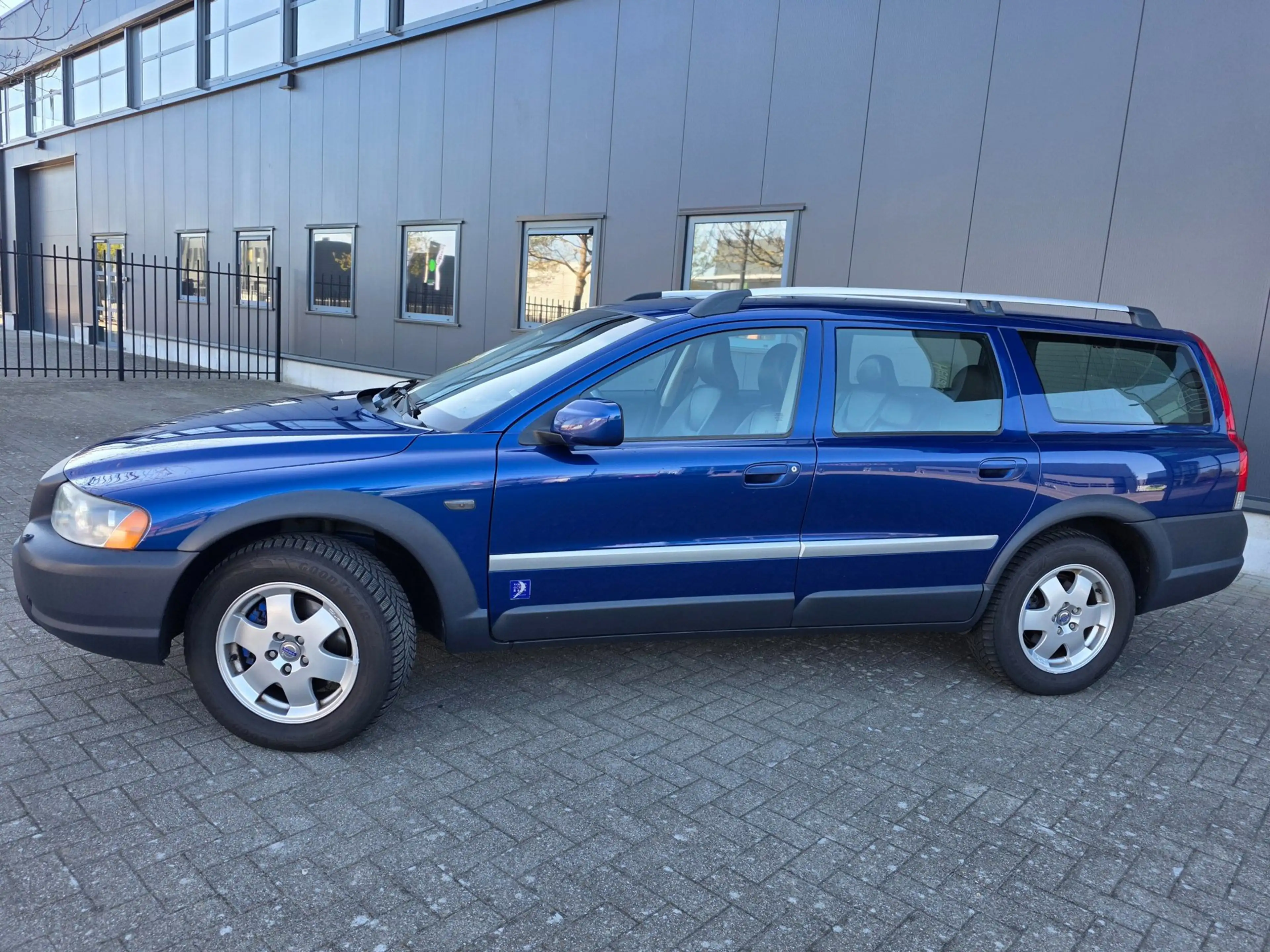 Volvo XC70 2.5 T Ocean Race, netto € 12.250, Youngtimer, bijt — photo 3