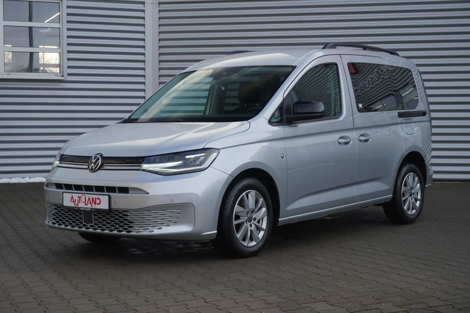Volkswagen Caddy 1.5 TSI Life Navi LED Standheizung PDC DAB Silber - 2