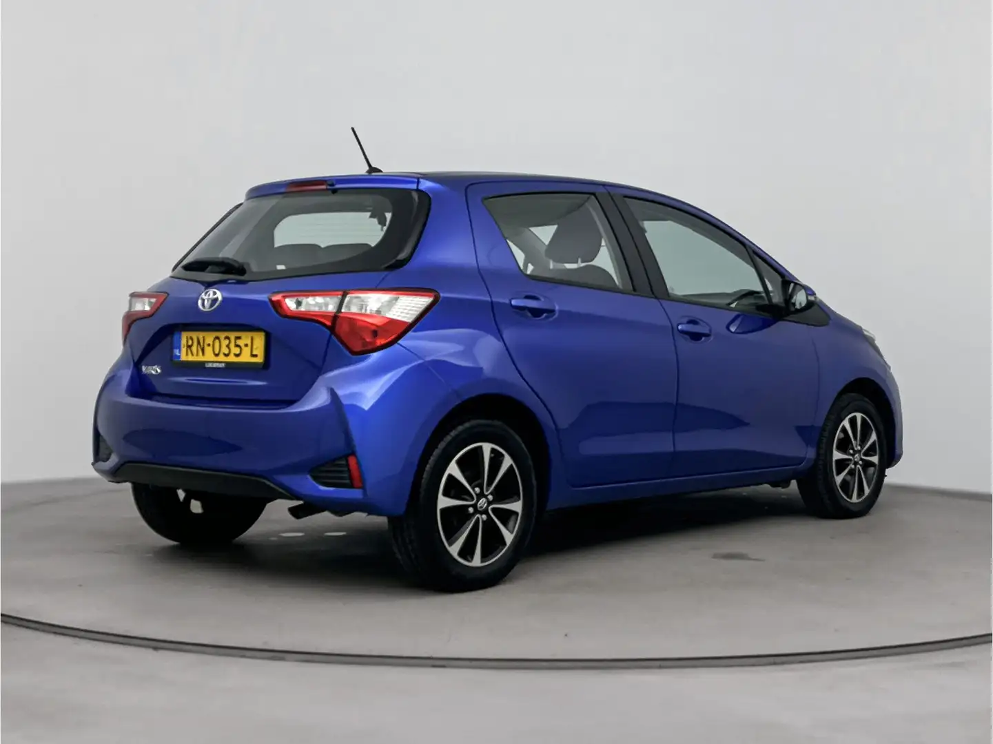 Toyota Yaris 1.5 VVT-i Aspiration | Navigatie | Parkeercamera | Bleu - 2