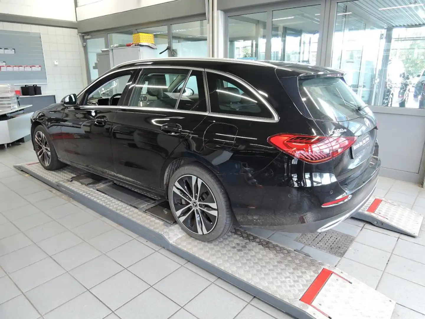 Mercedes-Benz C 300 e T Avantgarde/9G/LED/Kamera/Navi/AHK/ Noir - 2