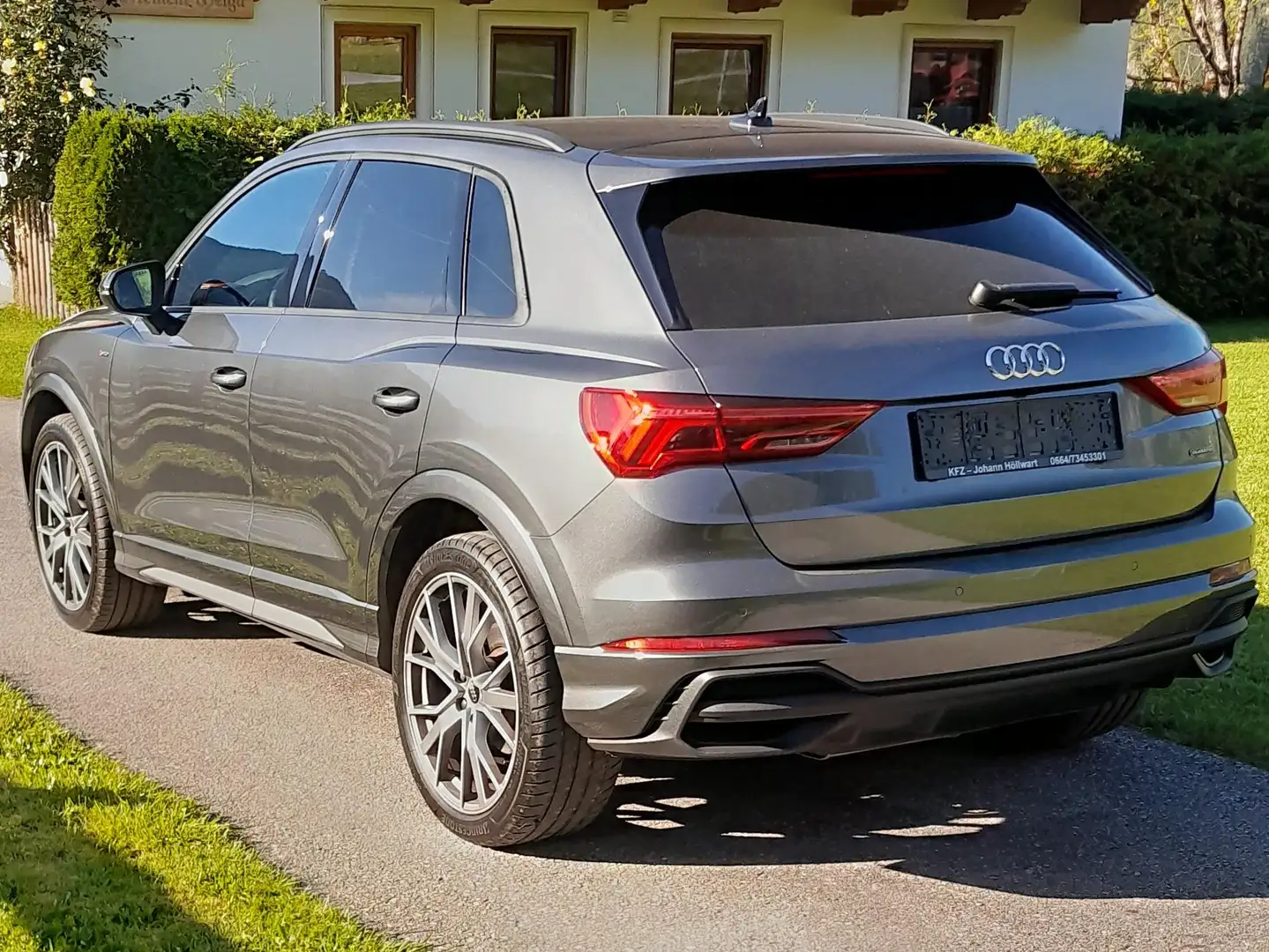 Audi Q3 Audi Q3 35TDI quattro S-line exterieur Grau - 2