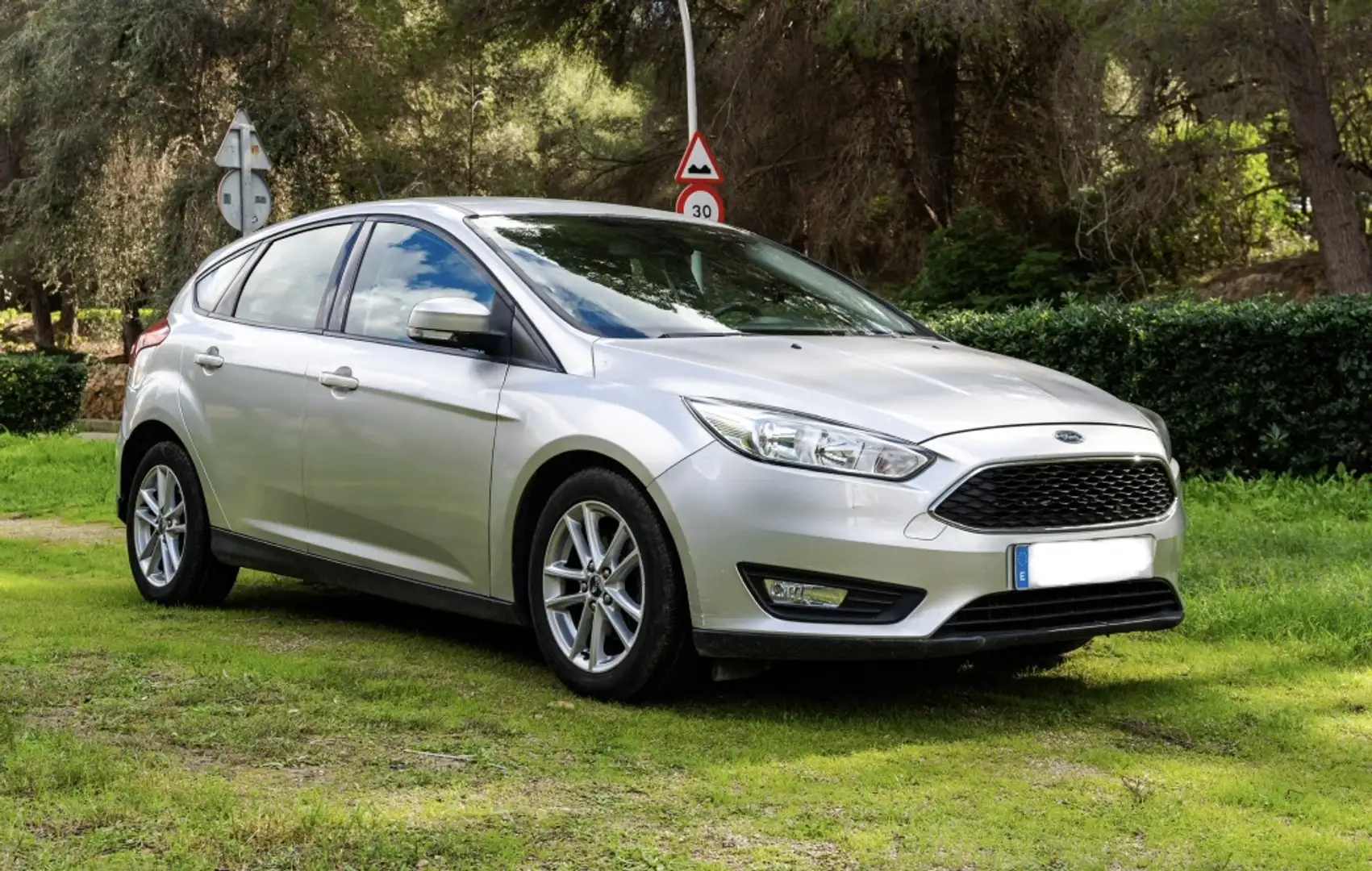 Ford Focus 1.6 TI-VCT Trend Powershift Gris - 1