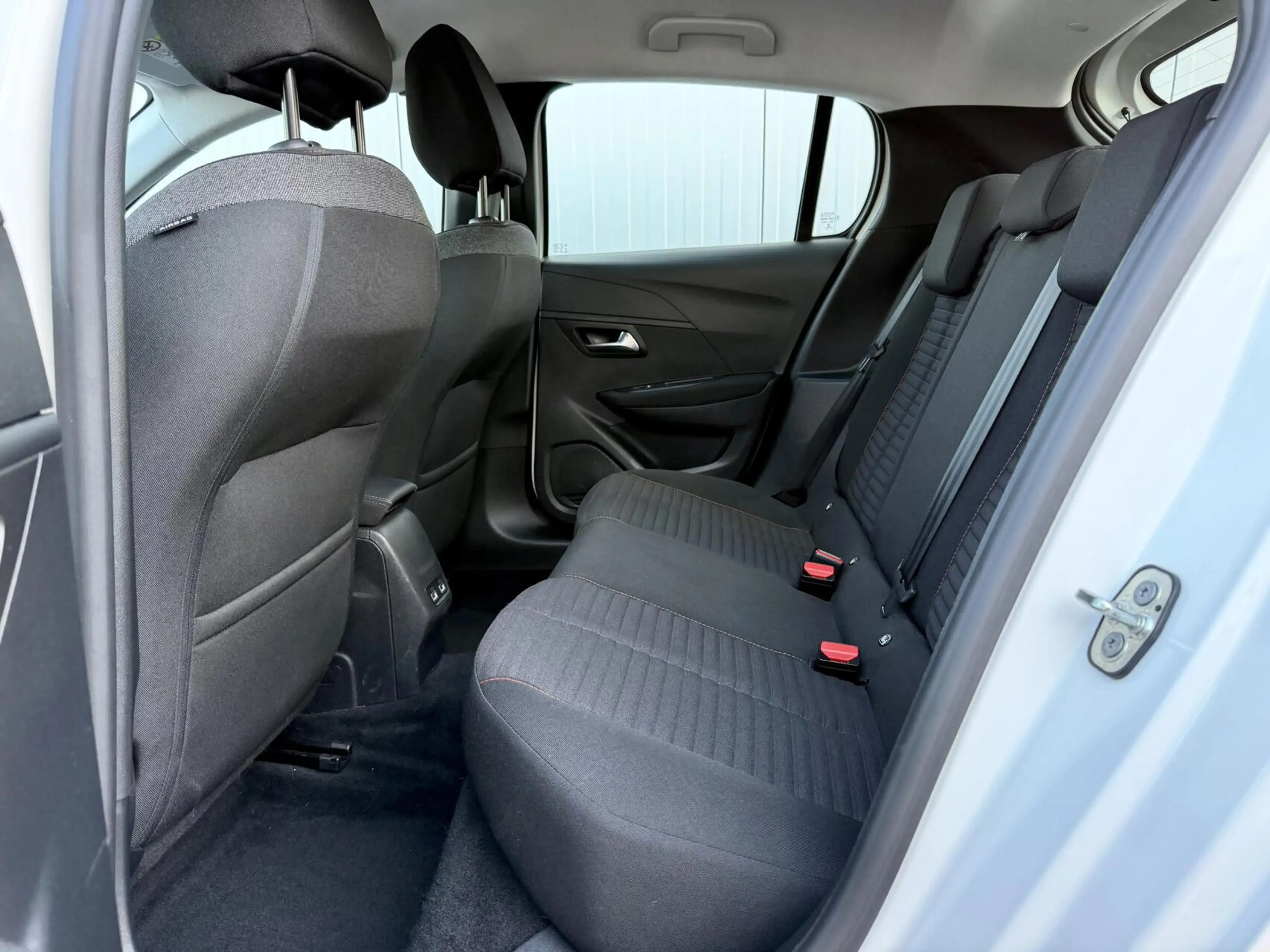 Peugeot e-208 50kWh | Warmtepomp | LED | 11kW — photo 13