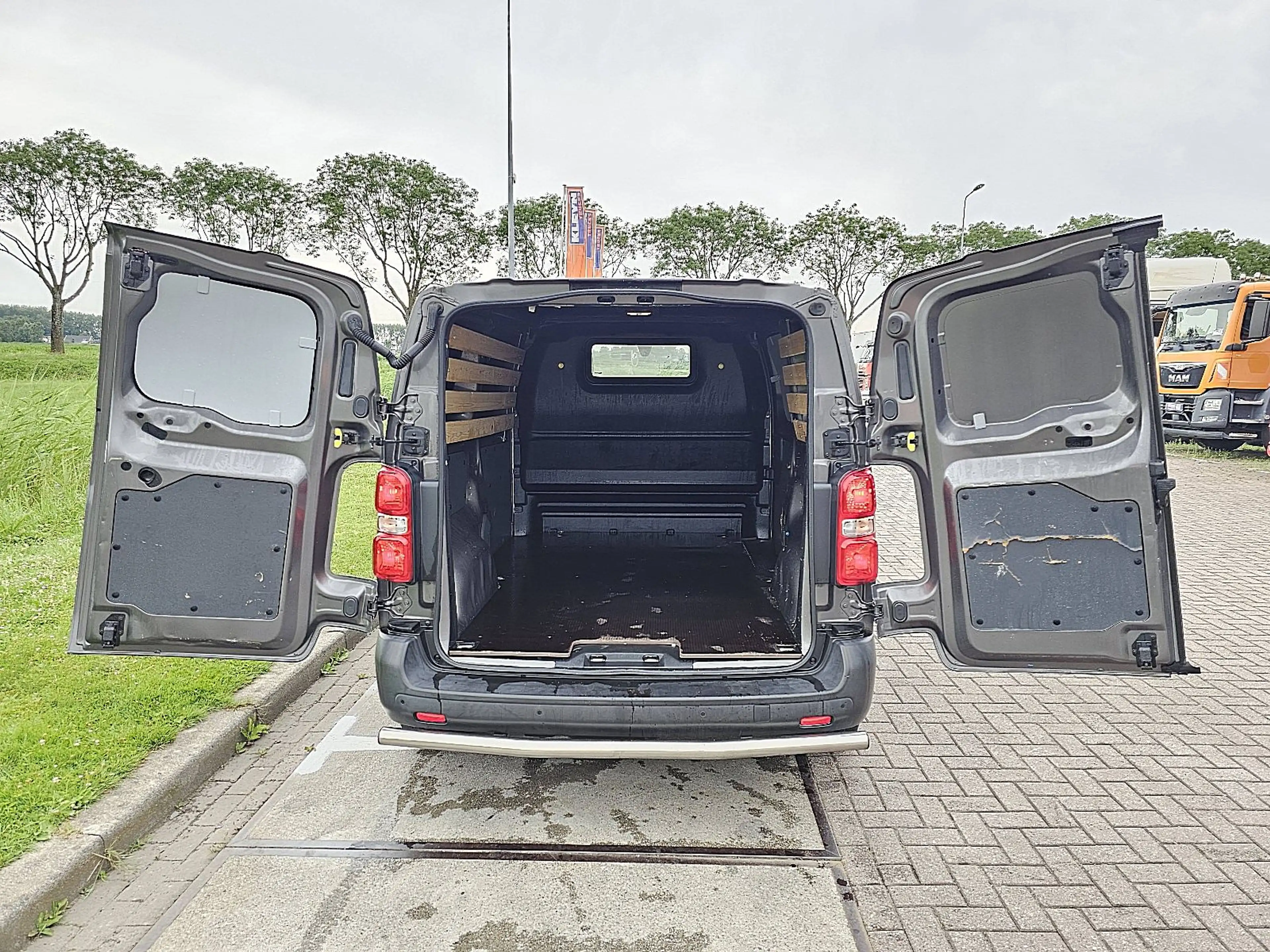 Peugeot e-Expert Standard Premium 75 kWh L2, 330Km WLTP, Snelladen, — photo 7