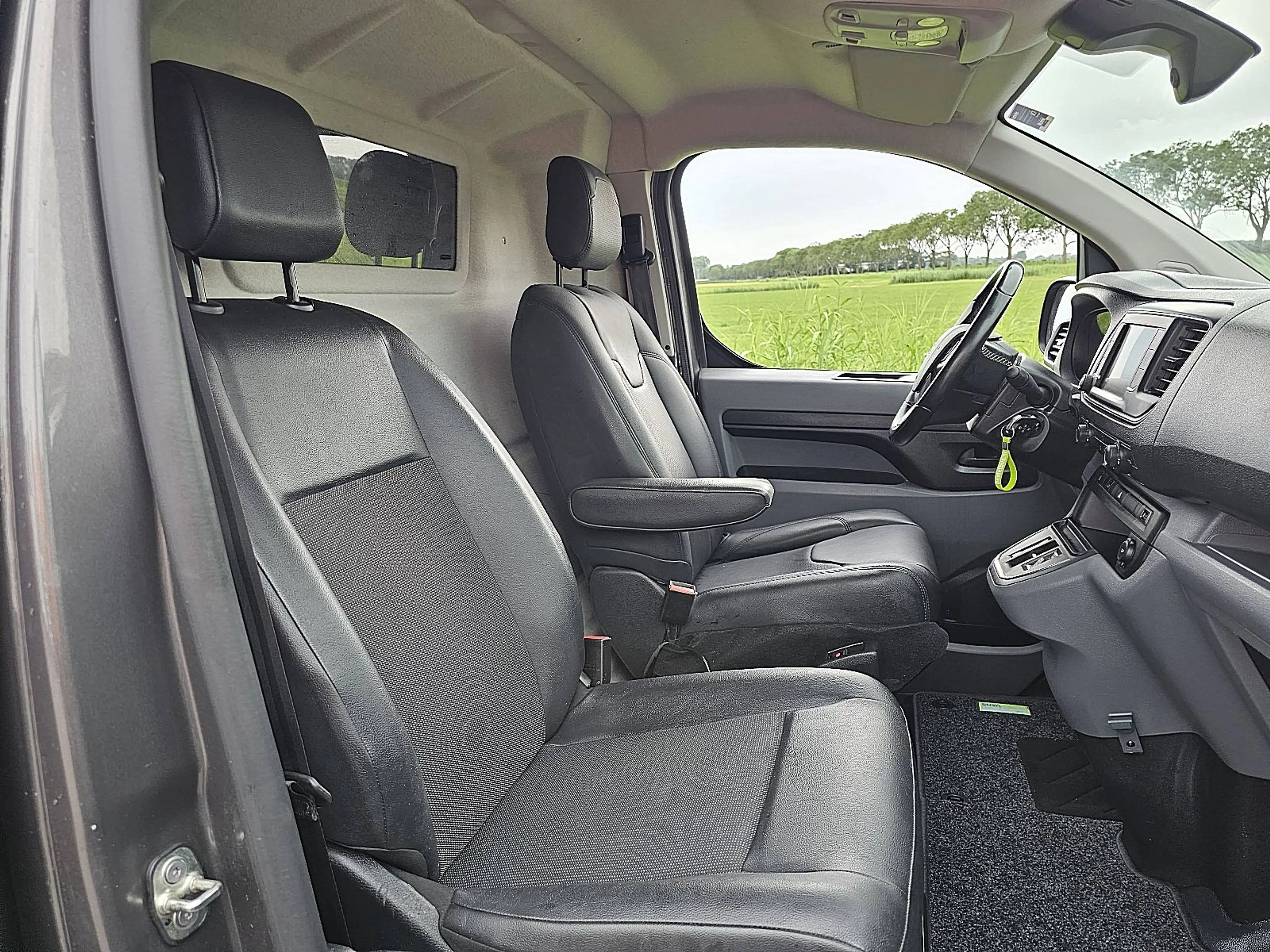 Peugeot e-Expert Standard Premium 75 kWh L2, 330Km WLTP, Snelladen, — photo 10