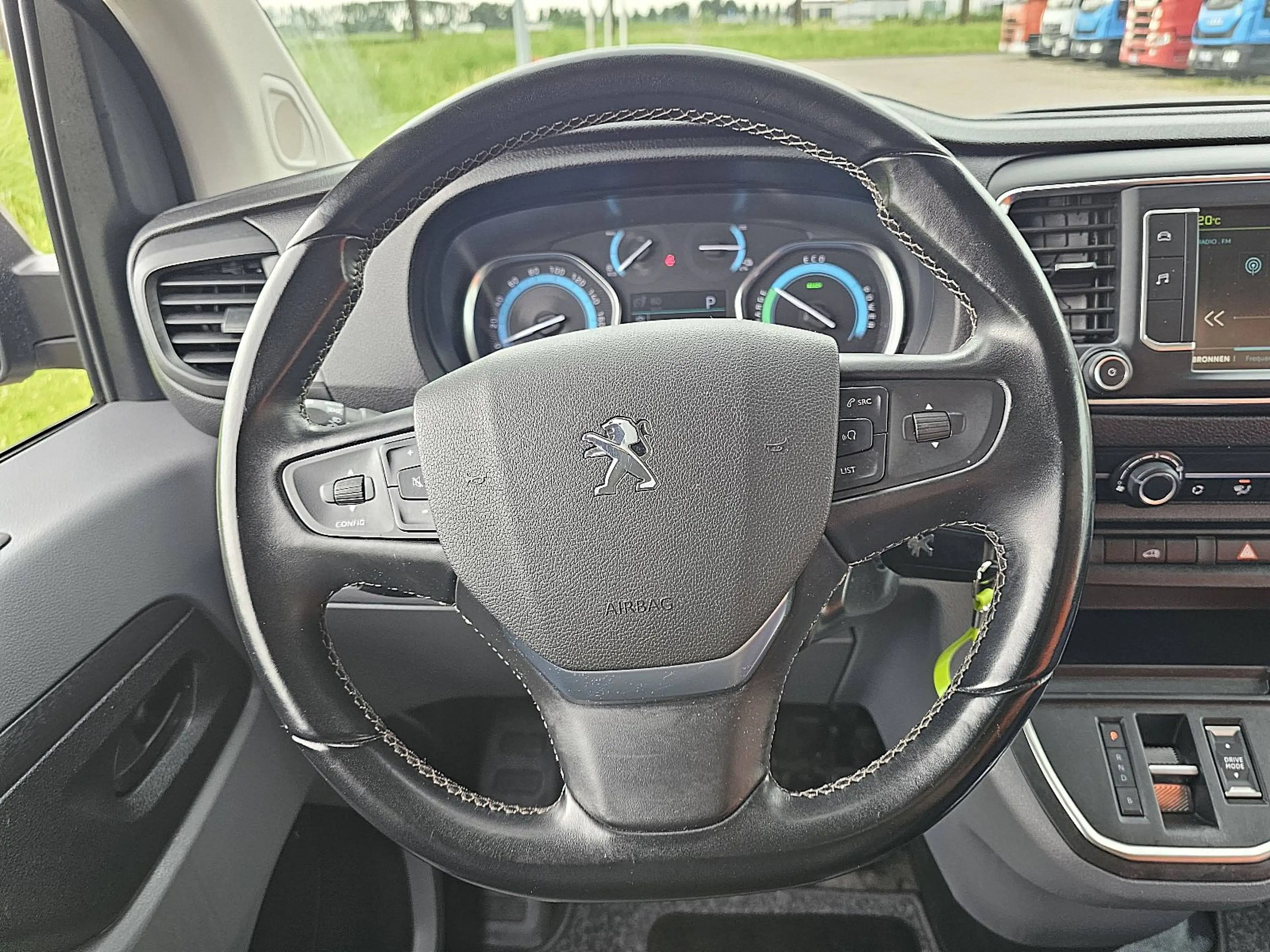 Peugeot e-Expert Standard Premium 75 kWh L2, 330Km WLTP, Snelladen, — photo 8