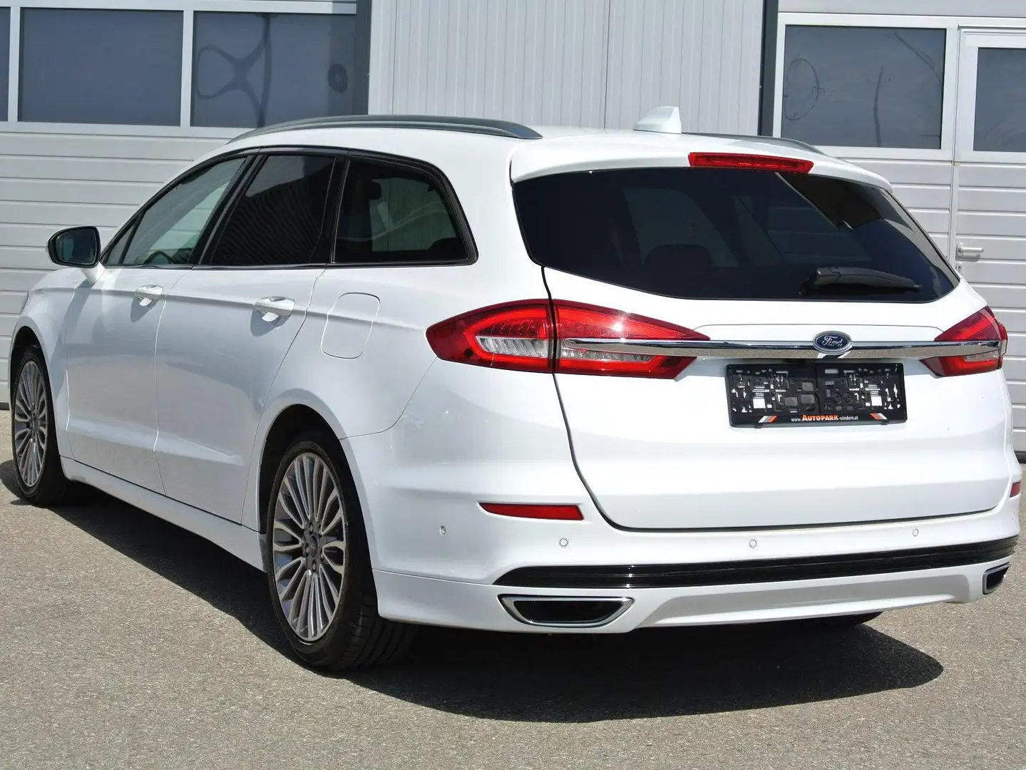 Ford Mondeo Traveller 2.0 EcoBlue Aut. Titanium * PANO * AHK Weiß - 2
