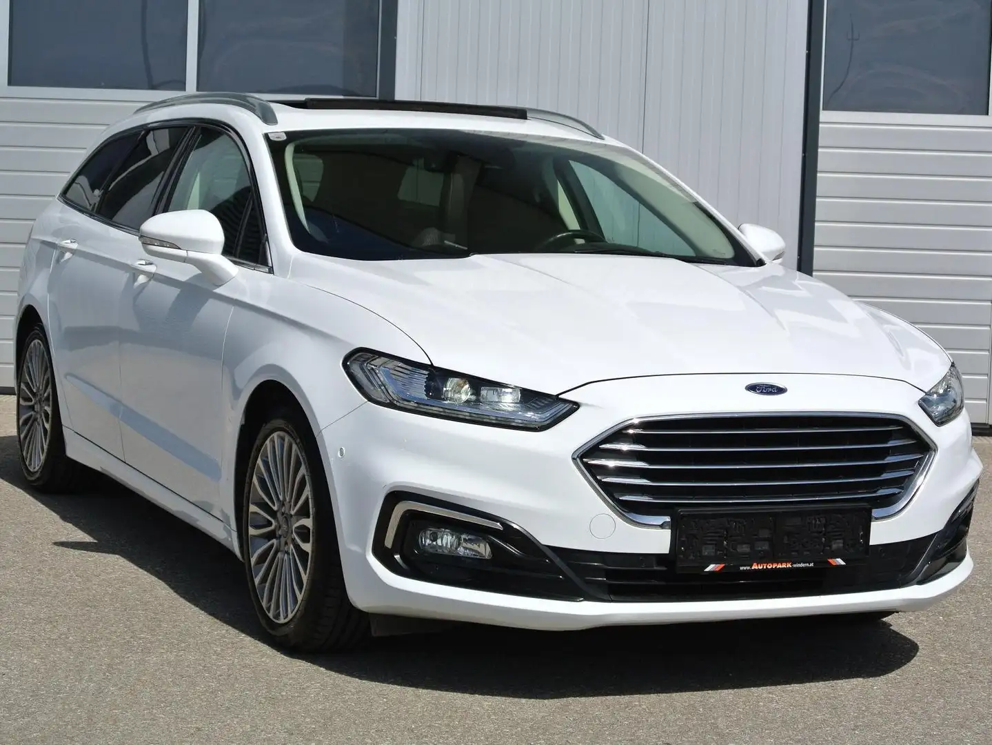 Ford Mondeo Traveller 2.0 EcoBlue Aut. Titanium * PANO * AHK Weiß - 1