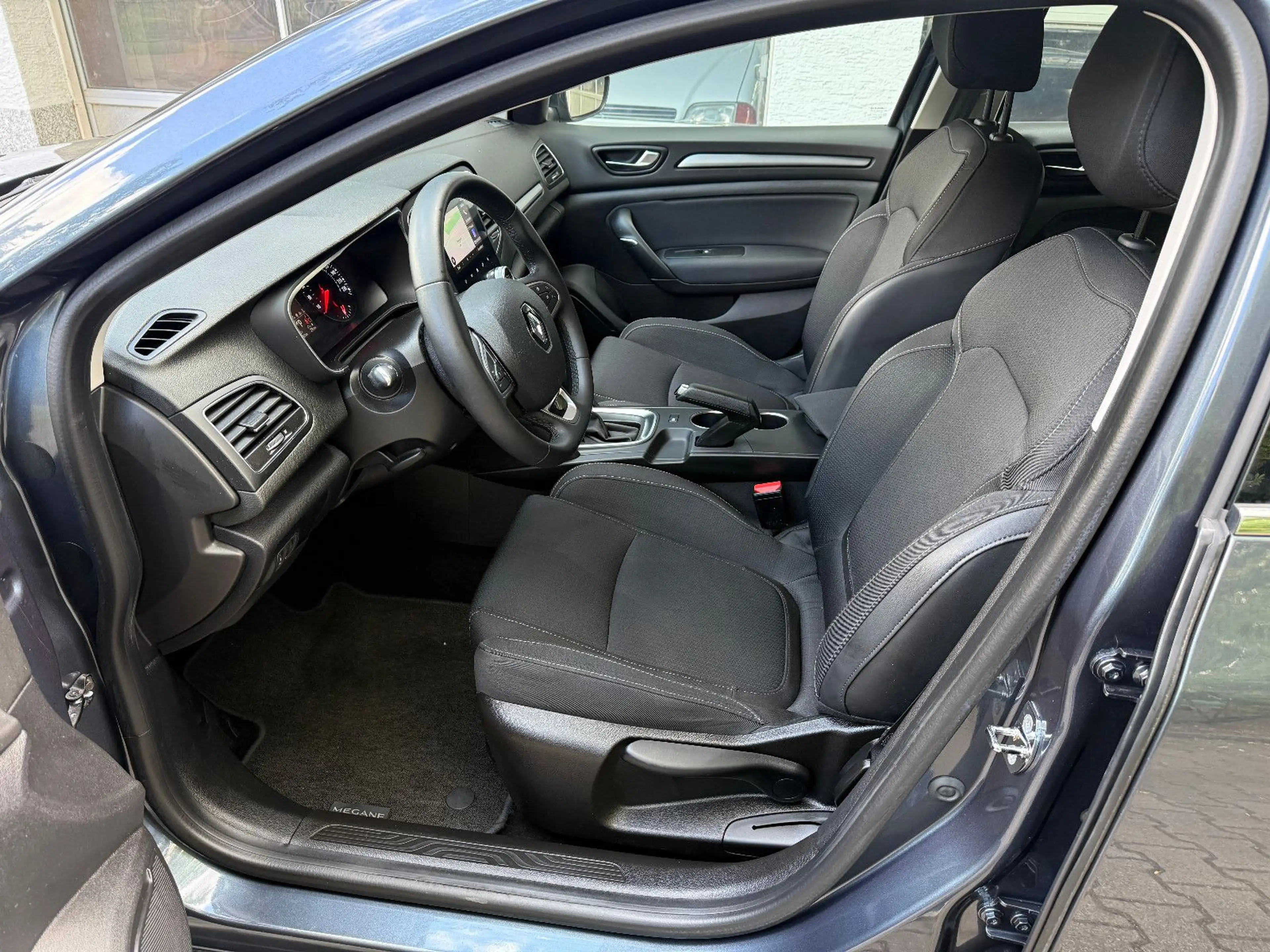 Renault Megane GT BLUE dCi 115 EDC Business NAVI*SPUR*SH — photo 12