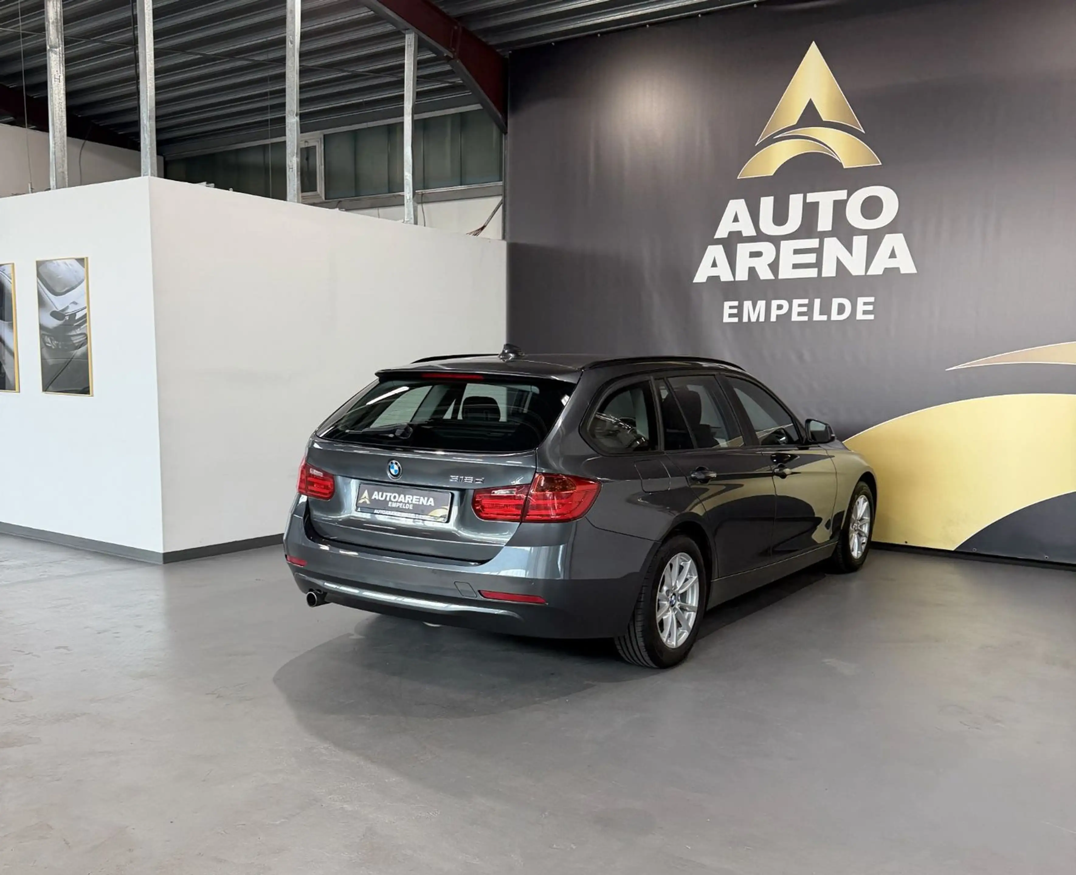 BMW 318 d Touring 2.0 Aut.*Pano*Start/Stopp/Navi/PDC — photo 5