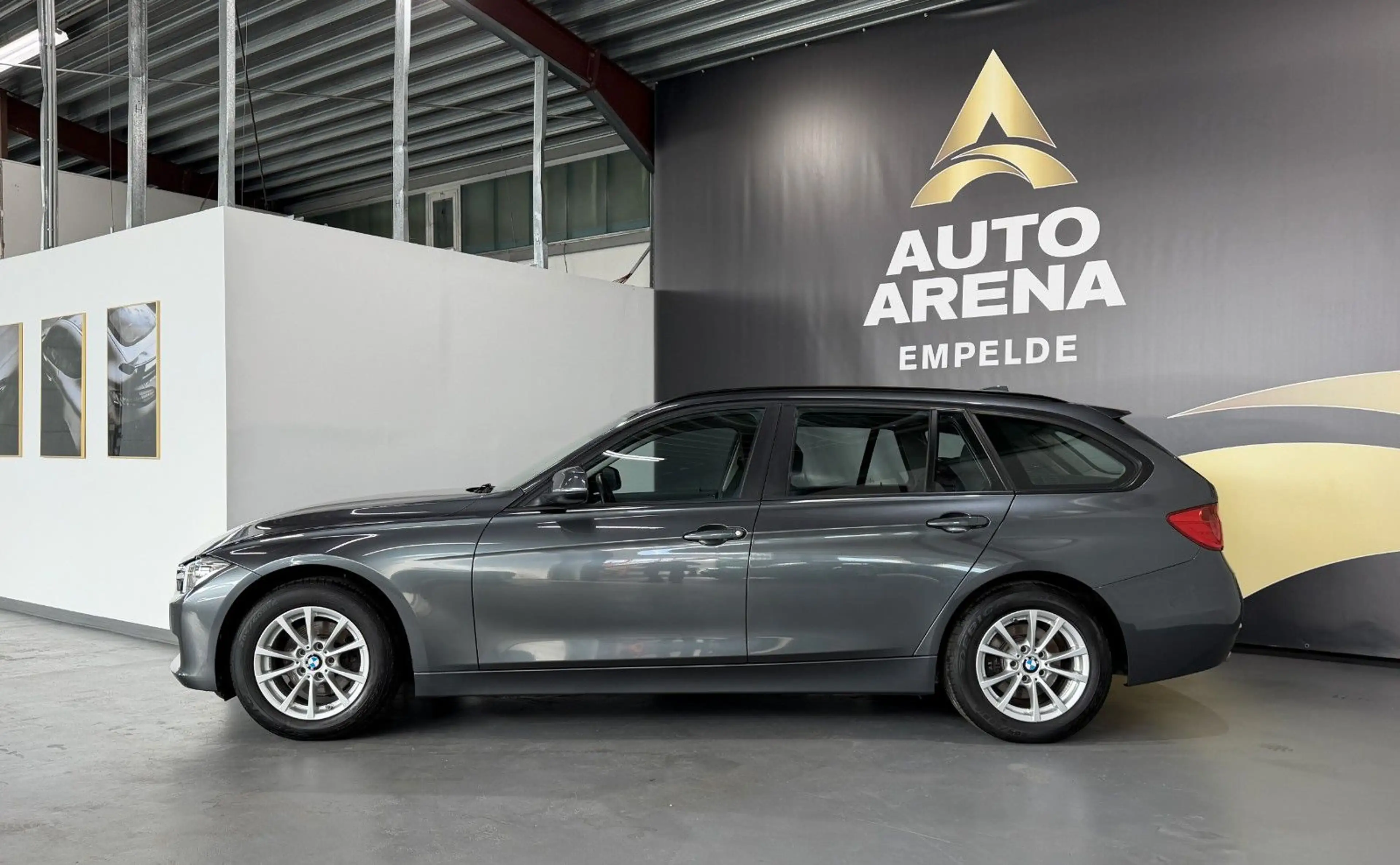 BMW 318 d Touring 2.0 Aut.*Pano*Start/Stopp/Navi/PDC — photo 4