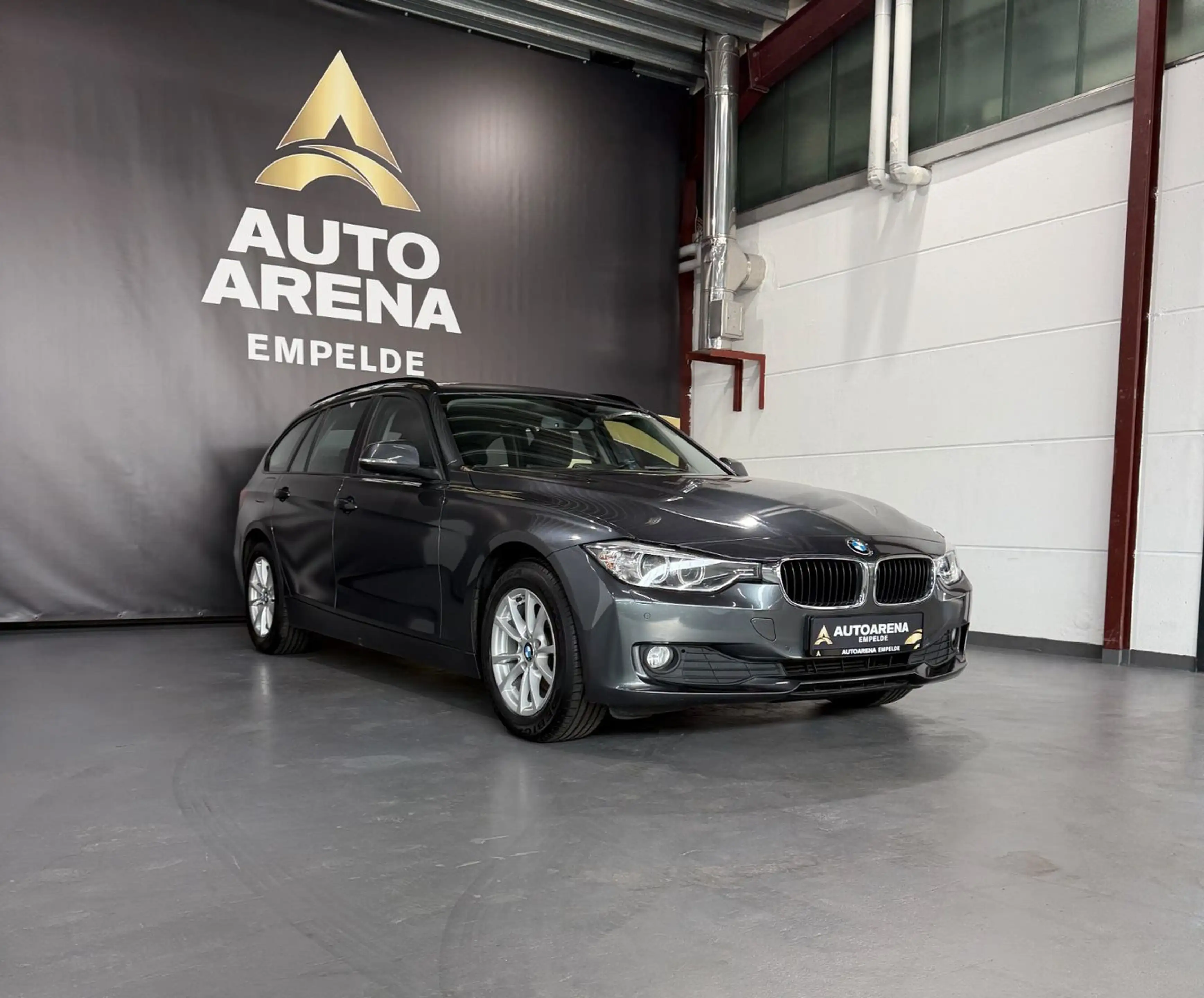 BMW 318 d Touring 2.0 Aut.*Pano*Start/Stopp/Navi/PDC — photo 3