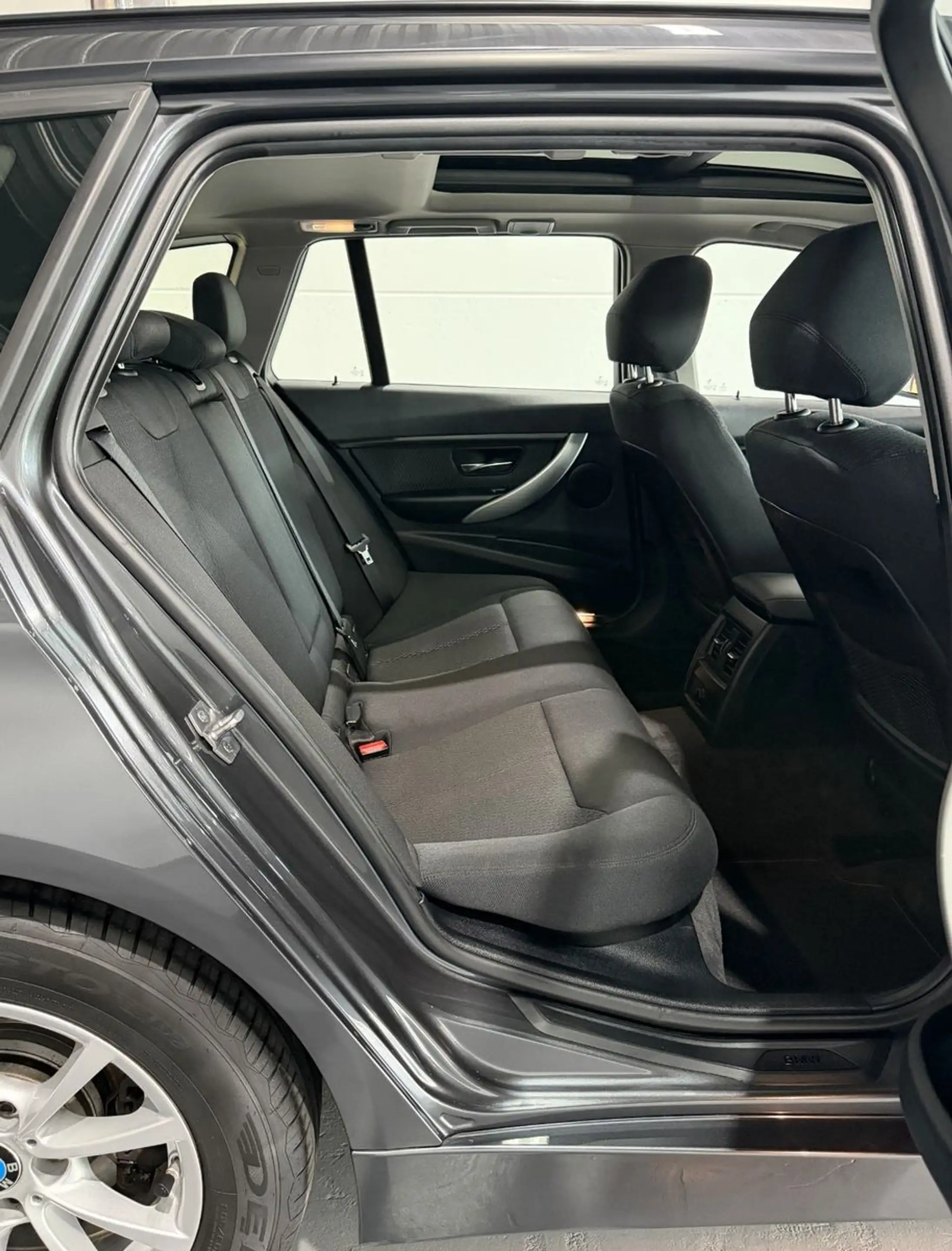BMW 318 d Touring 2.0 Aut.*Pano*Start/Stopp/Navi/PDC — photo 13
