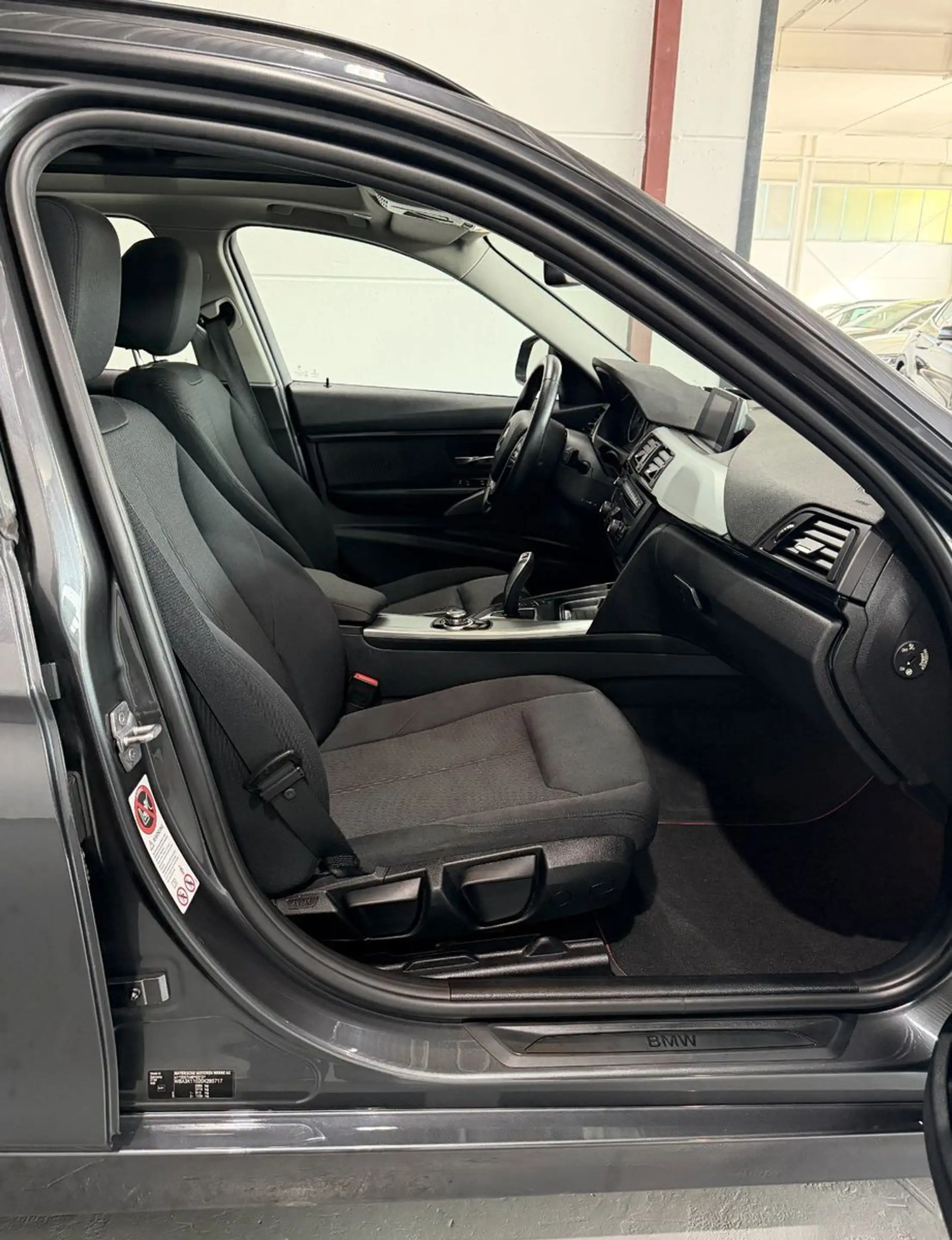 BMW 318 d Touring 2.0 Aut.*Pano*Start/Stopp/Navi/PDC — photo 12