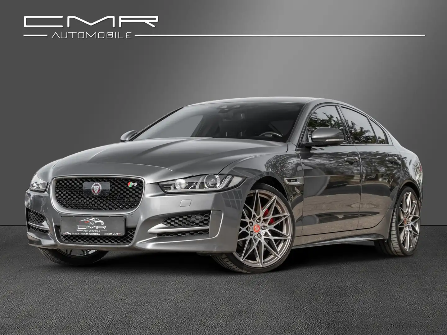 Jaguar XE R-Sport JaguarVoice Ambiente Meridian ACC DVD Šedá - 1