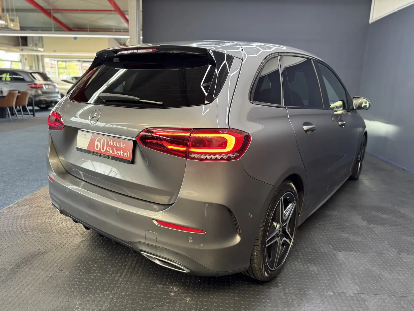 Mercedes-Benz B 180 AMG-Paket*3J.Garantie*LED*AppleCarplay* Gris - 2