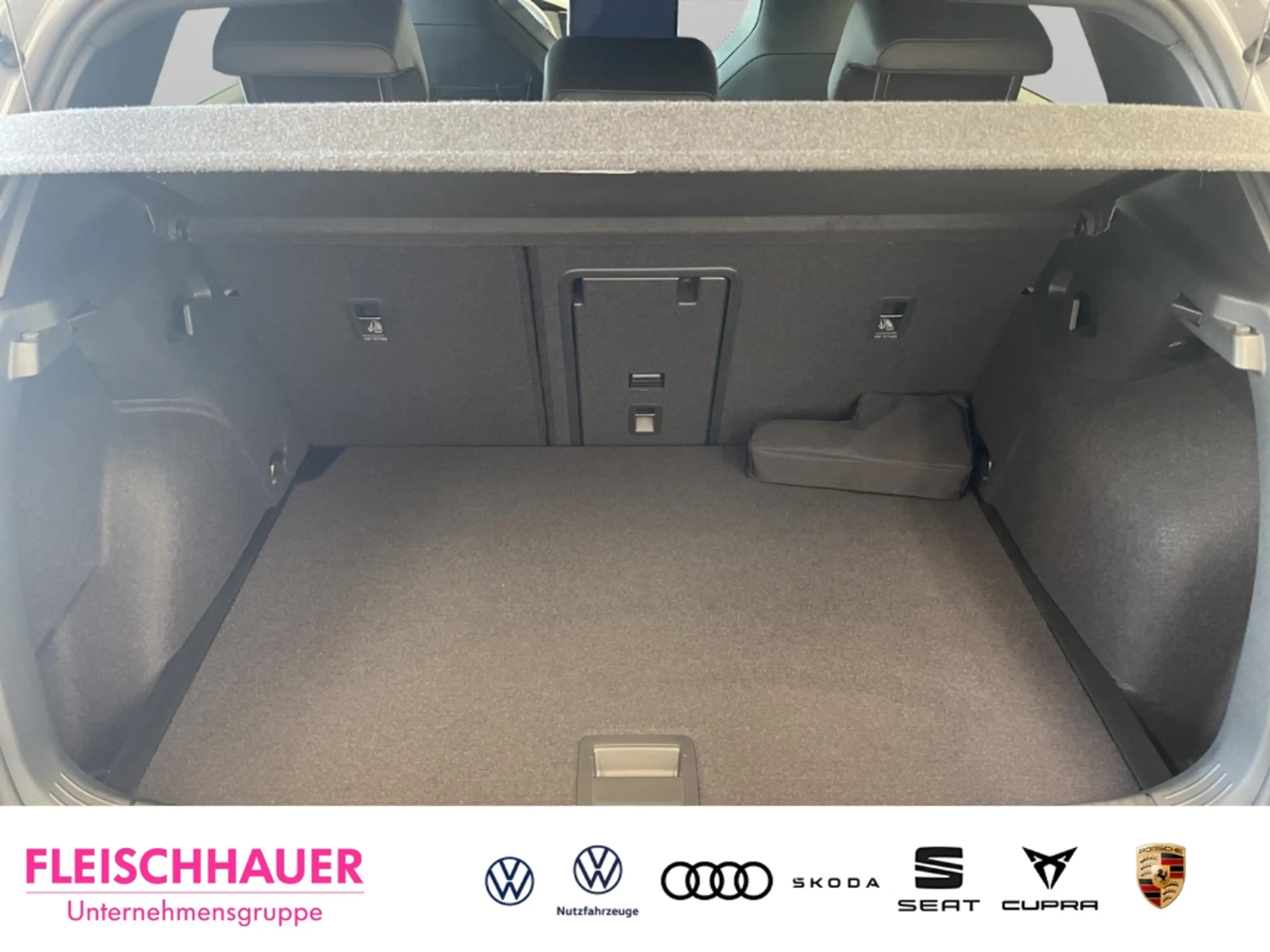 Volkswagen Golf VIII 2.0 TSI Edition Navi Apple CarPlay LED Rückfa — photo 6