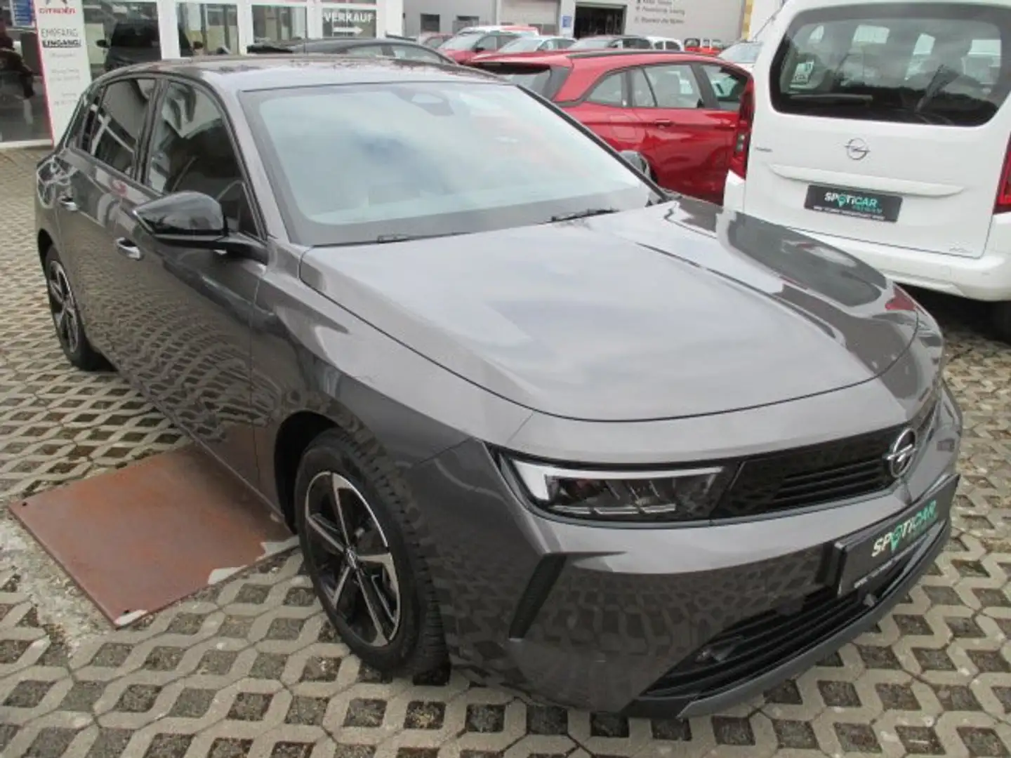 Opel Astra Elegance Schwarz - 1