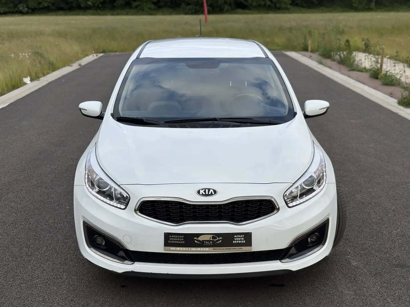 Kia Ceed / cee'd 1.4i 54.000KM JANTES NAVI GARANTIE NEW CAMERA Wit - 2