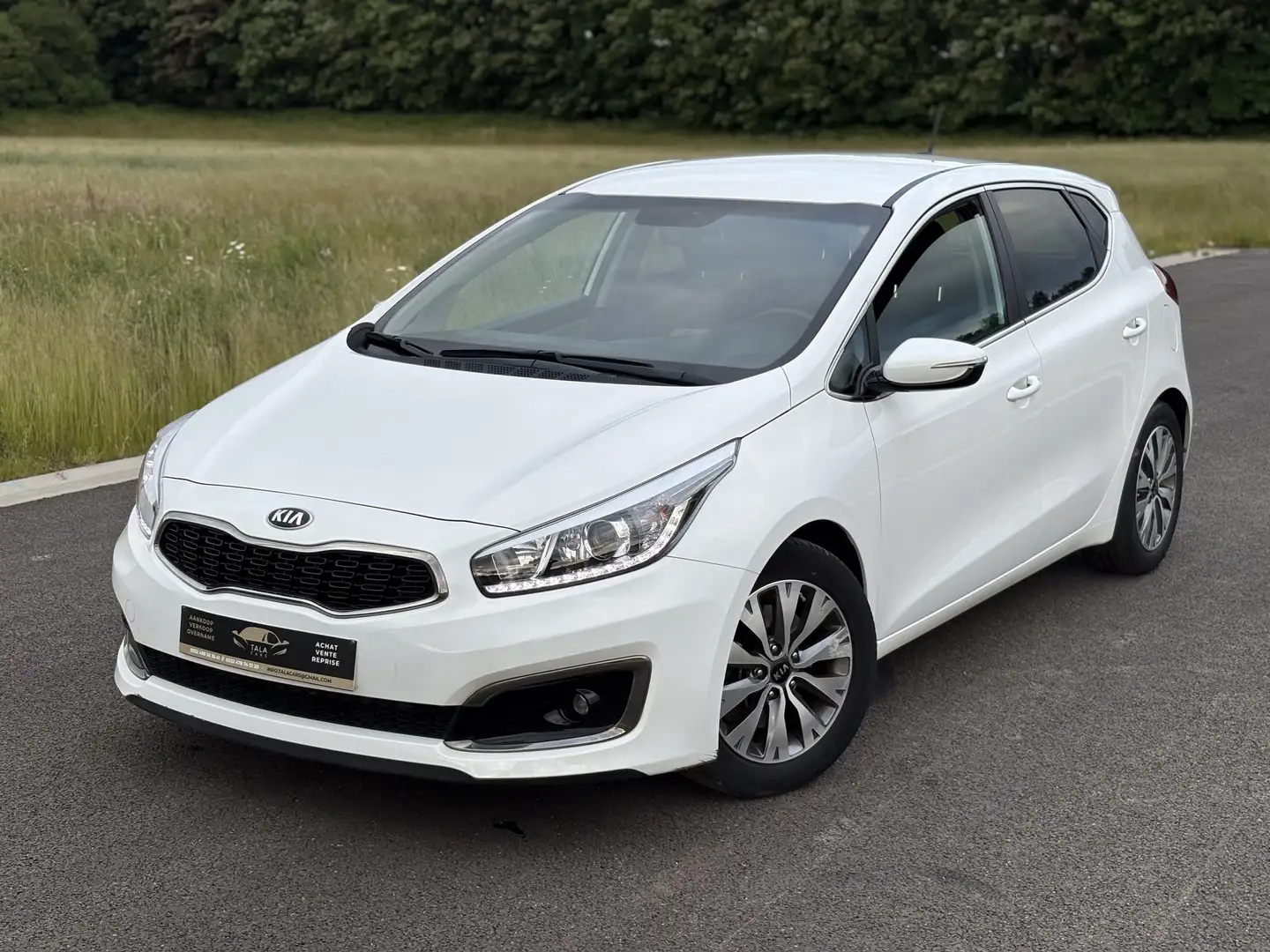 Kia Ceed / cee'd 1.4i 54.000KM JANTES NAVI GARANTIE NEW CAMERA Wit - 1