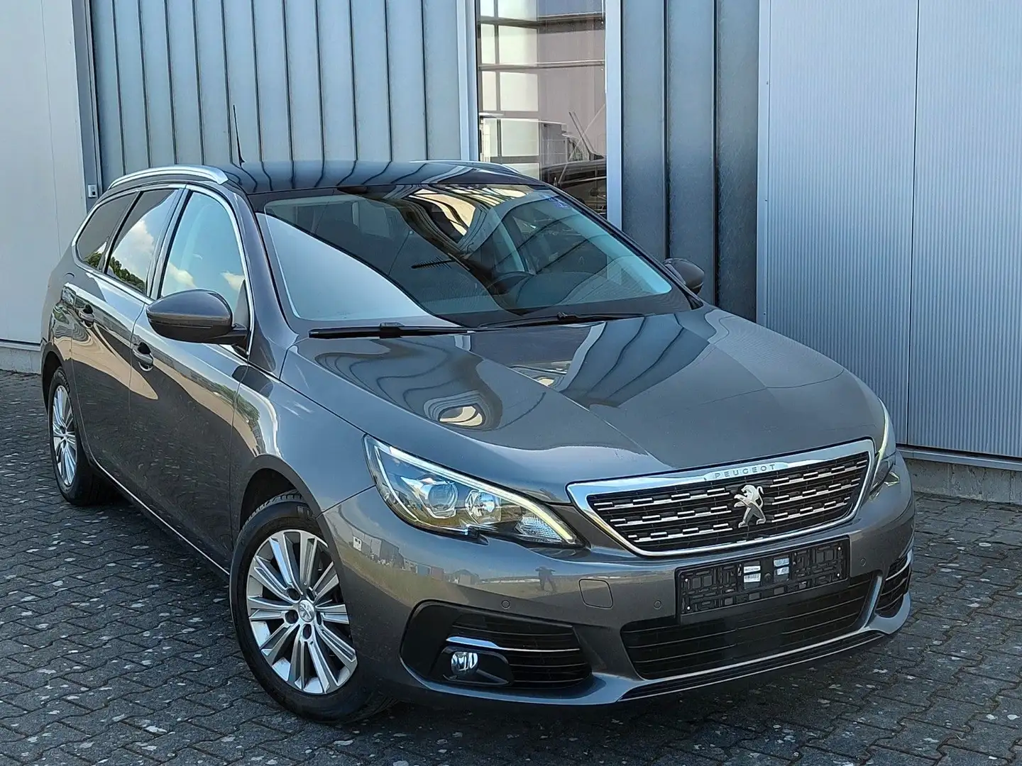 Peugeot 308 SW 131PS AUTOMATIK/PANORAMA/NAVI/KAM./ACC/DAB Grau - 1