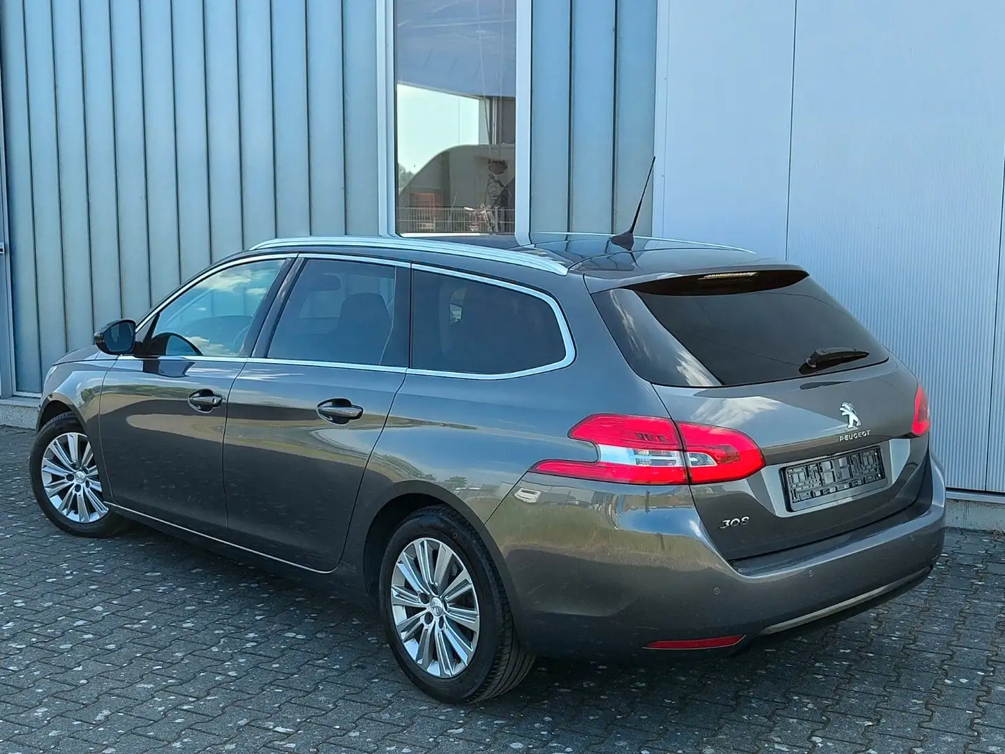 Peugeot 308 SW 131PS AUTOMATIK/PANORAMA/NAVI/KAM./ACC/DAB Grau - 2